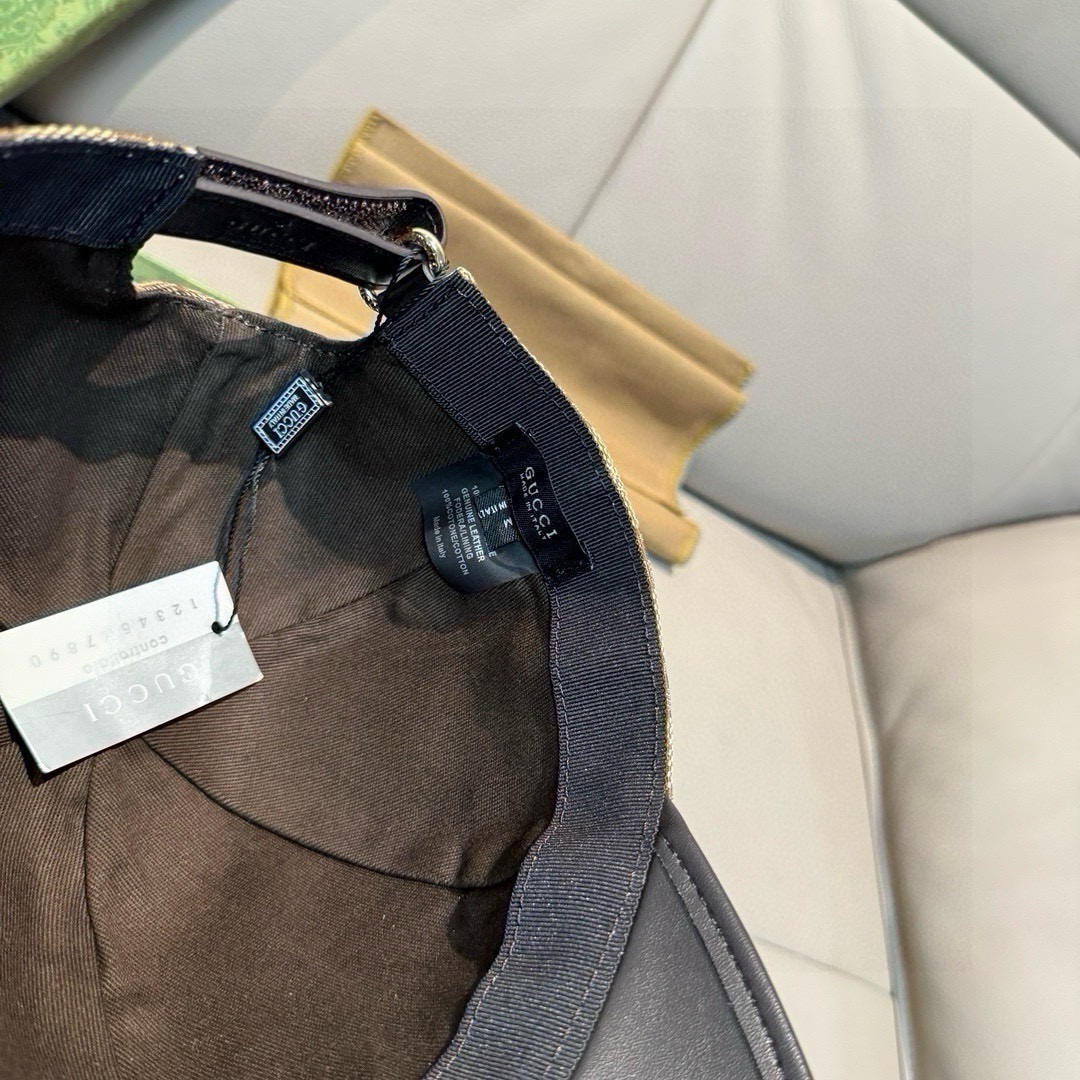 
配盒子布袋，Gucci(古奇)经典原单棒球帽，小双G牛皮拼接，11开模订制，质量超赞！帽檐头层牛皮压花