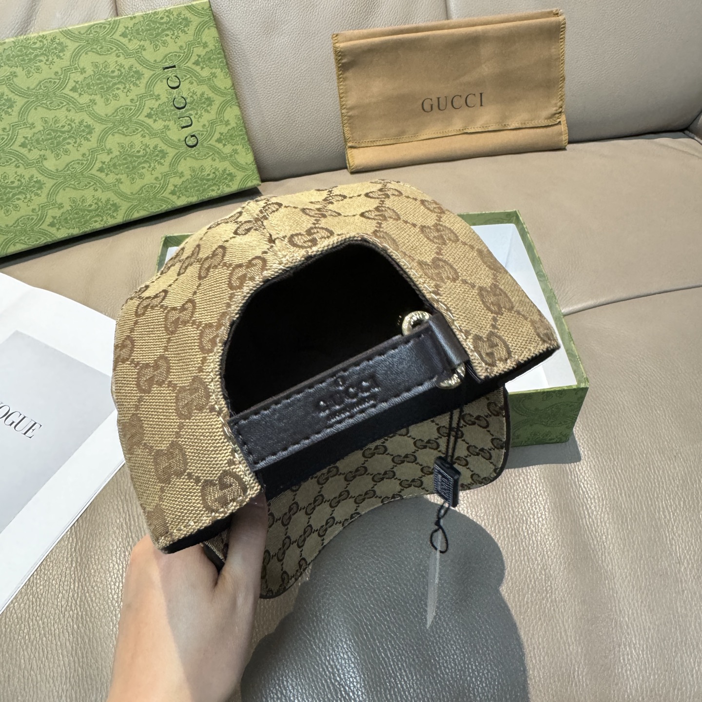 
配盒子布袋，Gucci(古奇)新款原单棒球帽， 北面刺绣！专柜11，进口帆布+头层牛皮，代购热门，男女