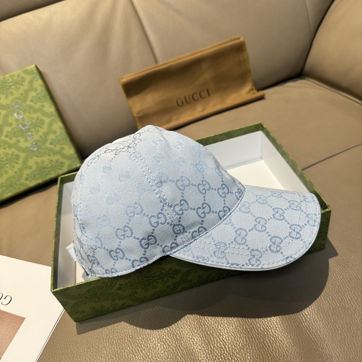 
万年经典！火爆全网的莫兰迪色系出货啦！
配盒子布袋，Gucci(古奇)经典原单棒球帽😍😍专柜11开模订