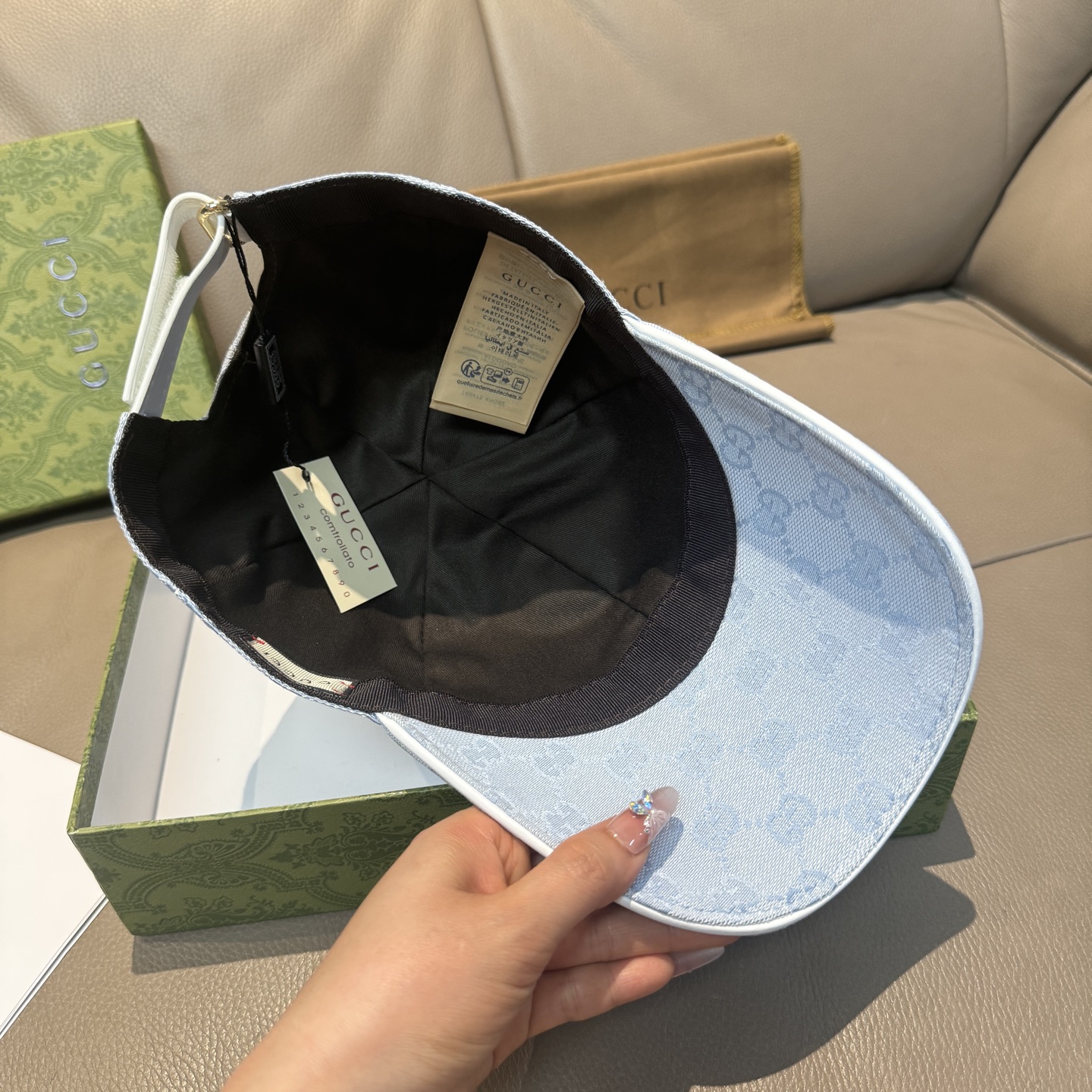 
万年经典！火爆全网的莫兰迪色系出货啦！
配盒子布袋，Gucci(古奇)经典原单棒球帽😍😍专柜11开模订