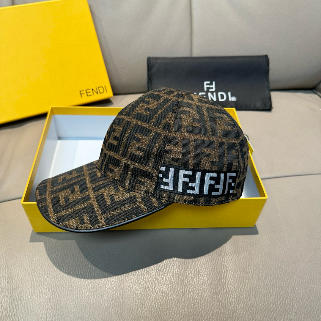 NO:364546,Package with box cloth bag, Fendi's new original single baseball cap, double F jacquard, hot-selling counter model, retro double F jacquard with excellent reputation, 1:1 mold customization, original jacquard canvas + top layer of cowhide, light and breathable!  Excellent quality, basic head circumference 56, adjustable patch, must-sell the picture above!  Hat fisherman hat baseball hat knit hat, hat, fendi, fendi, espadrilles, cowhide, hats批 配盒子布袋,Fendi（芬迪）新款原单棒球帽, 双F提花,专柜热卖款,复古双F提花口碑极佳,1:1开模订制,原版提花帆布料+头层牛皮,轻盈透气！质量超赞,基础头围56,贴片可调节,上图必卖款！帽子渔夫帽棒球帽针织帽,帽子,fendi,fendi,espadrilles,cowhide,hats,hat