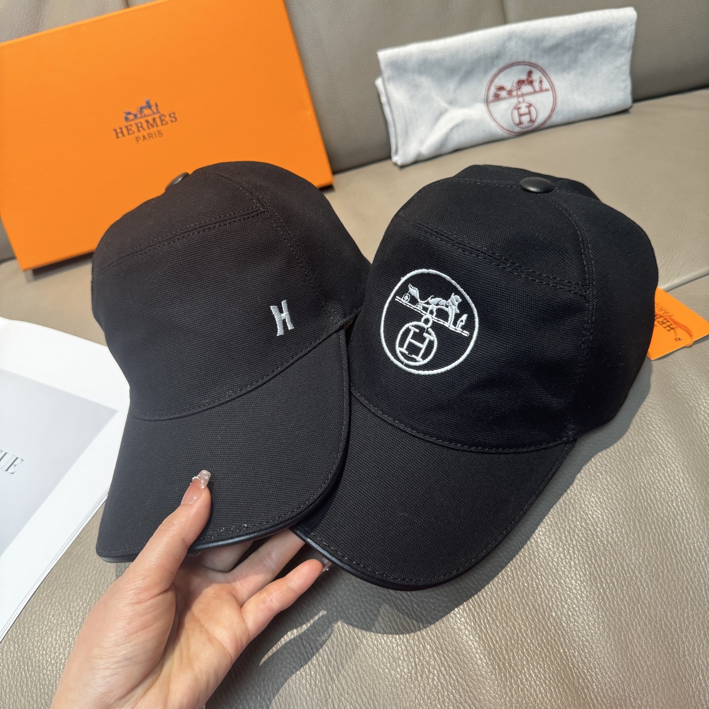 
配盒子布袋，HERMÈS (爱马仕)原单棒球帽，经典H， 正品开模订制，原版透气帆布面料+头层牛皮，原
