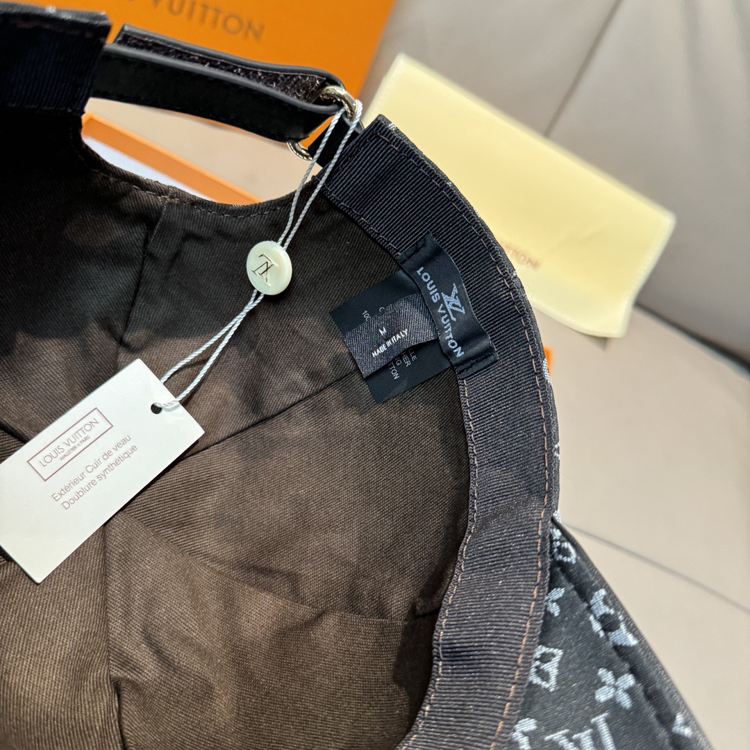 
新款出货
配盒子布袋，LV(路易威登)新款原单棒球帽，老花刺绣，11开模订制，原版老花面料，重工刺绣，