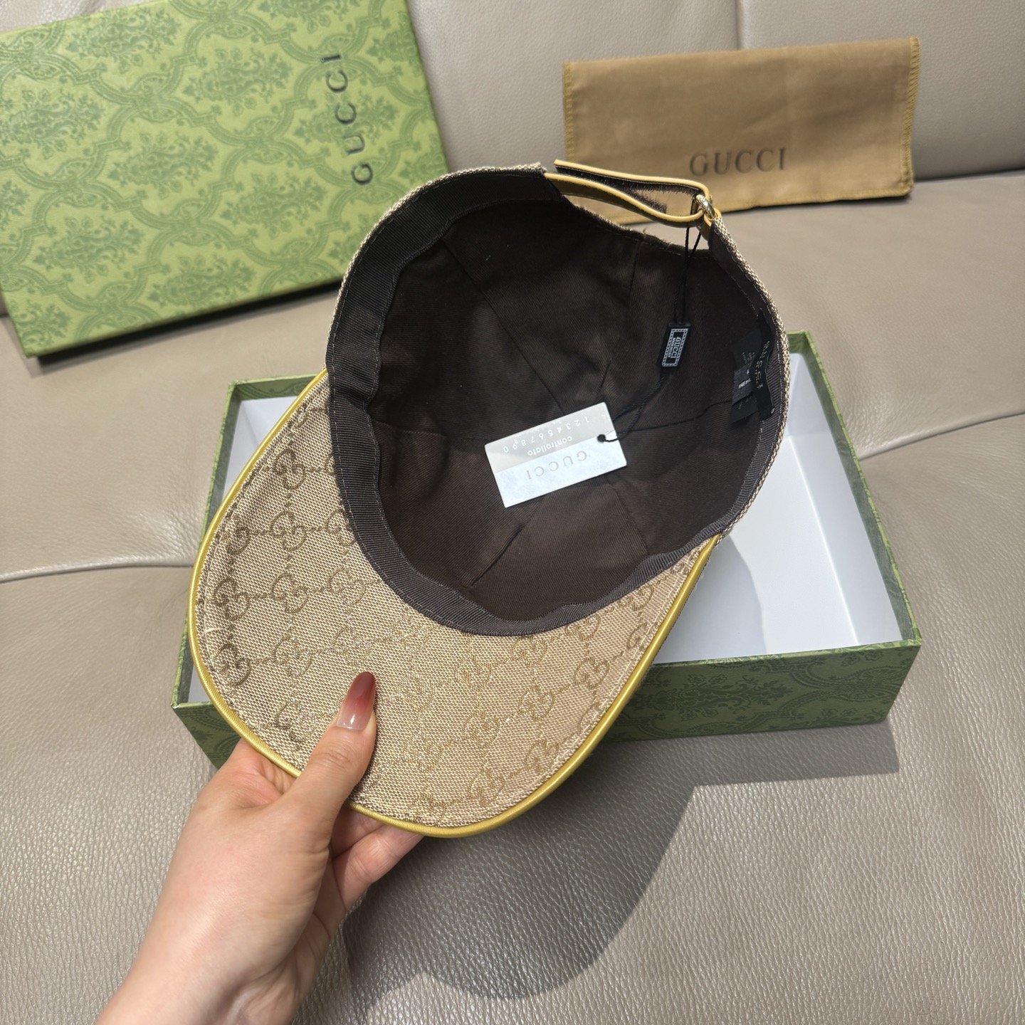 
配包装布袋，Gucci(古奇)新款原单棒球帽， 金属双G，专柜最新款，11开模订制，正版开模五金，原版