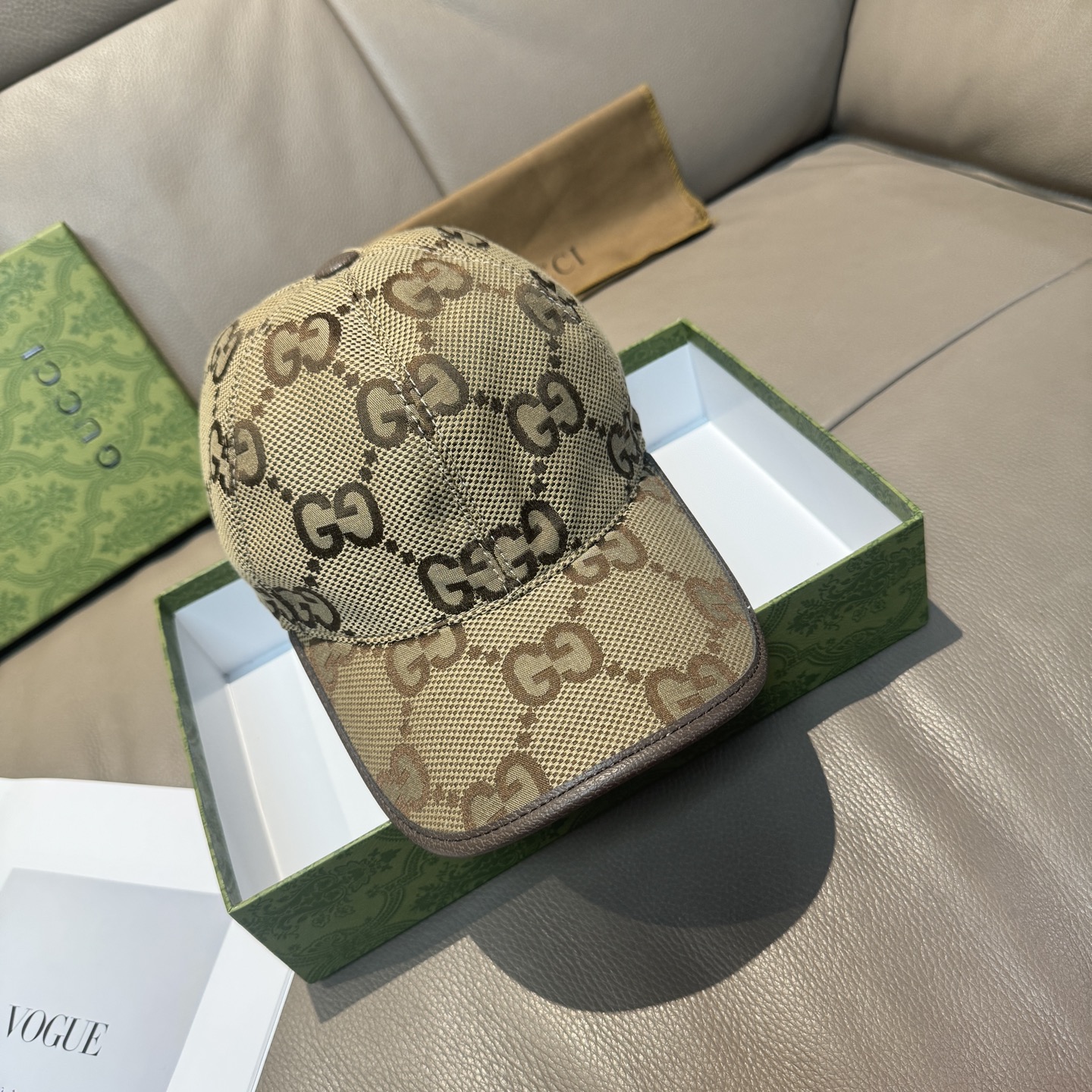 
配包装布袋，Gucci古奇新款原单棒球帽， 大双G，专柜11开模订制，原版帆布面料+头层牛皮，轻盈透气