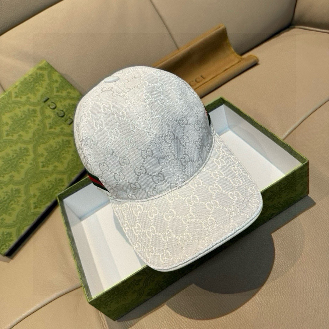 
万年经典款！杏色，黑色有s和L码
配盒子布袋，Gucci(古奇)经典原单棒球帽😍😍专柜11开模订制，最