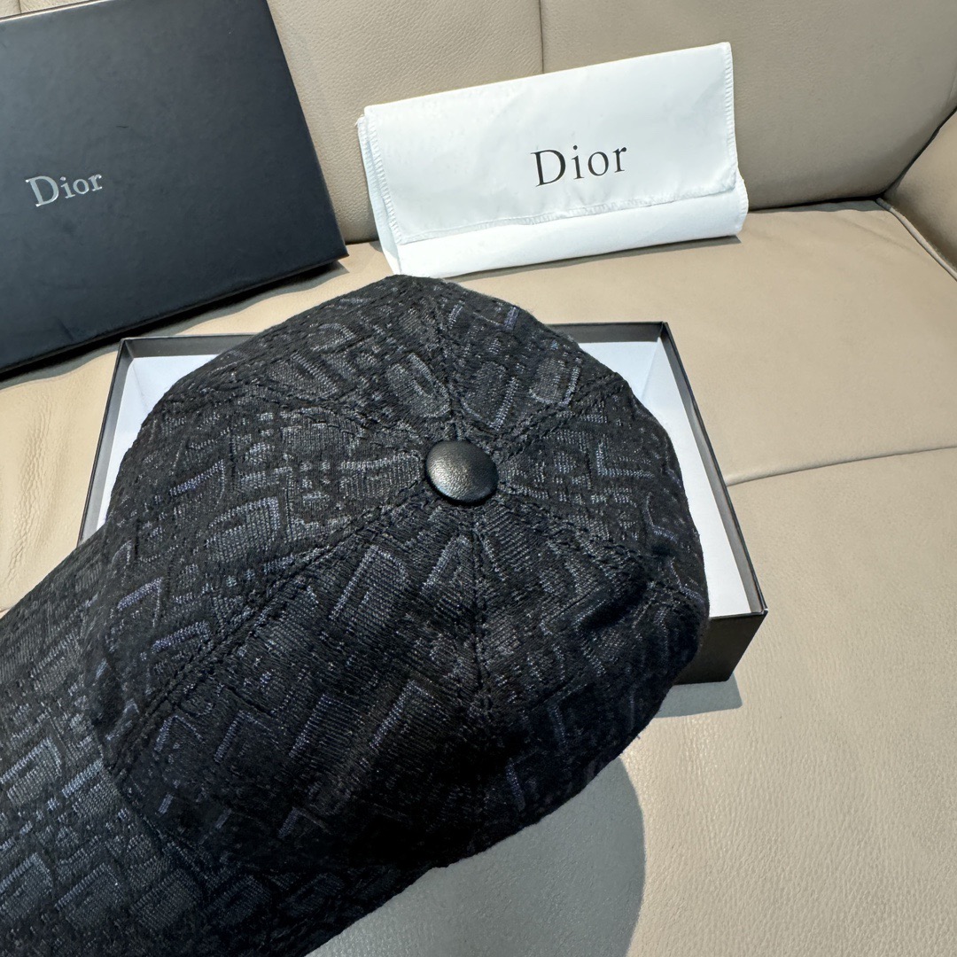
配盒子布袋，Dior(迪奥)新款原单棒球帽， Dior老花，复古韵味十足，专柜断货热门，11开模订制，