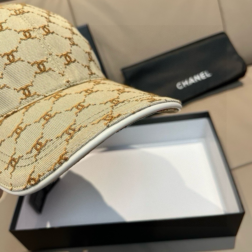 
新款出货！
配盒子布袋，Chanel(香奈儿)新款原单棒球帽， 小双C提花，专柜11开模订制，原版帆布