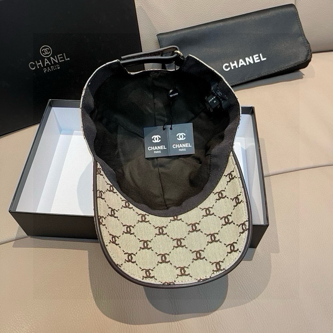 
新款出货！
配盒子布袋，Chanel(香奈儿)新款原单棒球帽， 小双C提花，专柜11开模订制，原版帆布