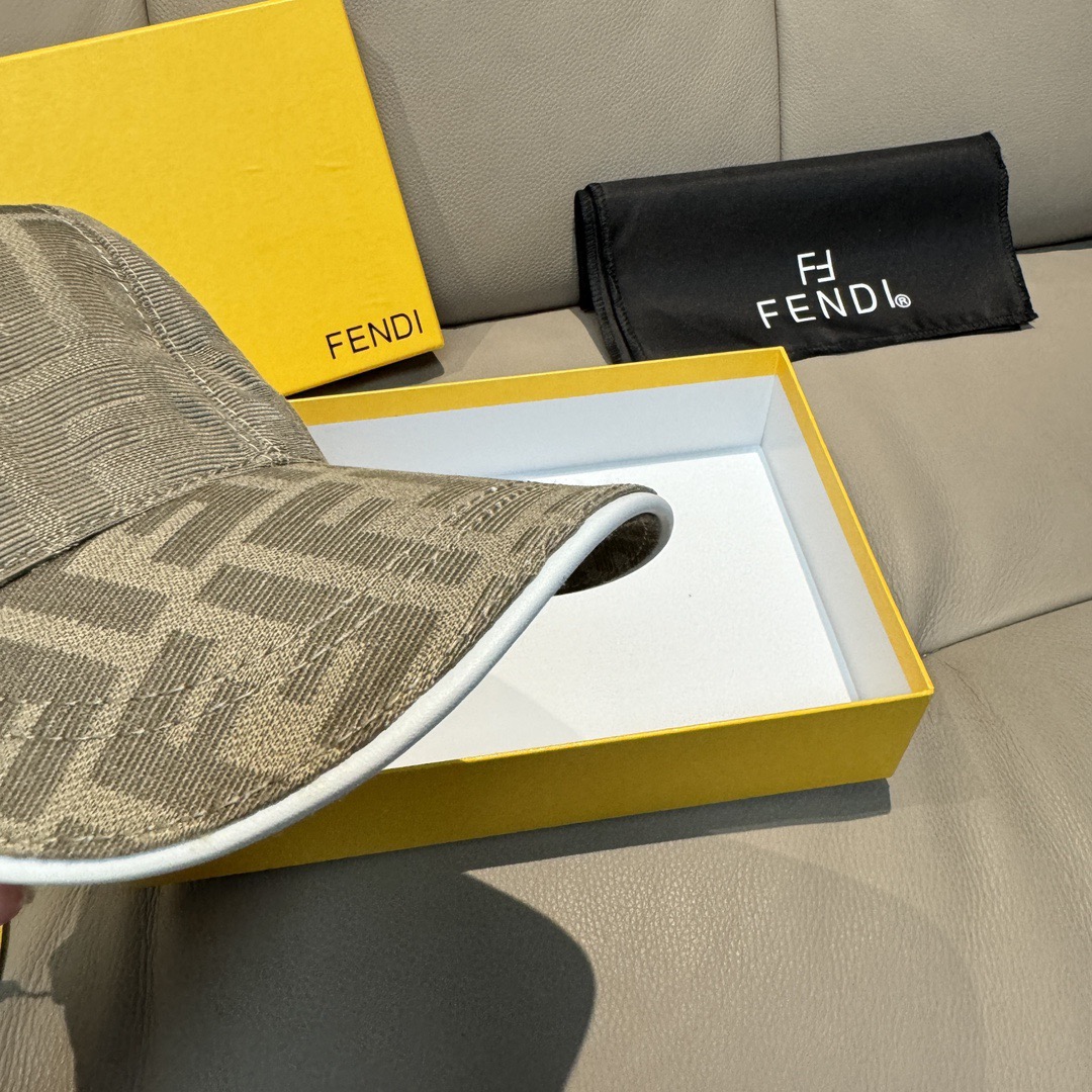 
配盒子布袋，Fendi（芬迪）新款原单棒球帽， 双F提花，专柜常年热卖款，口碑极佳，11开模订制，原版