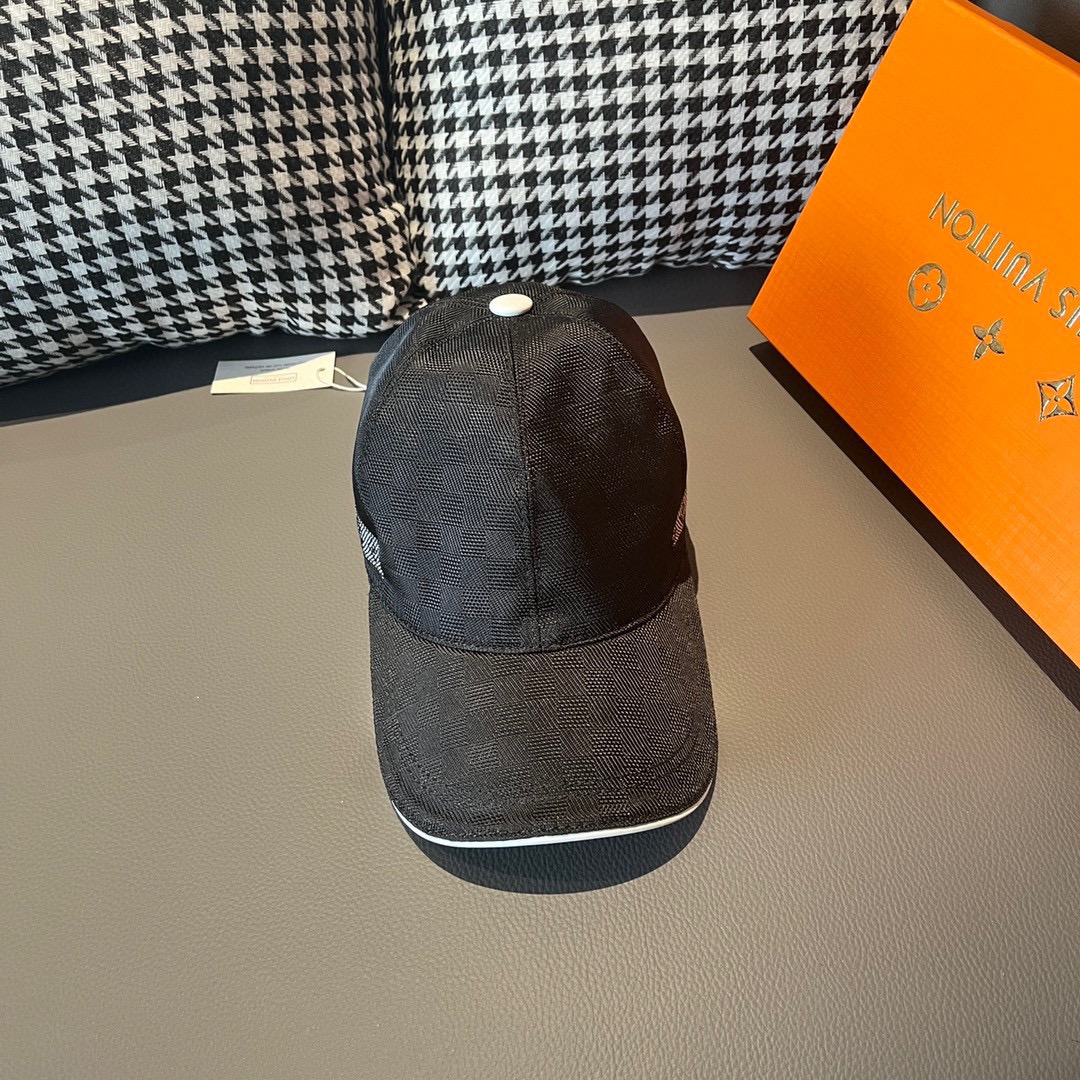 
配包装布袋，LV路易威登新款原单棒球帽，经典棋盘格，11开模订制，原版专柜布料+头层牛皮，小方格时尚帅