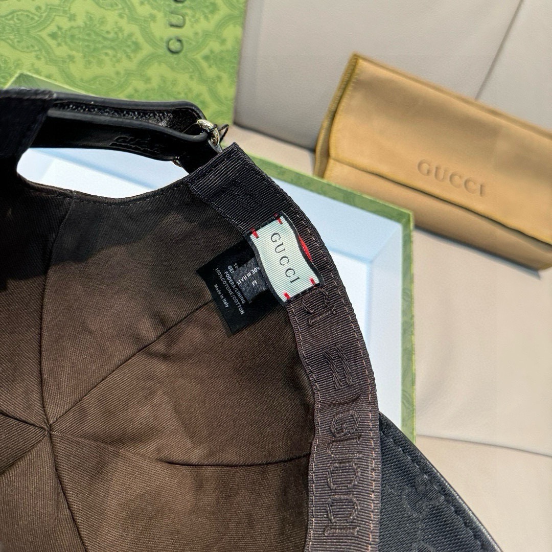 
配盒子布袋，Gucci(古奇)春夏新款原单棒球帽， logo织带，11开模订制，原版帆布料+头层牛皮，