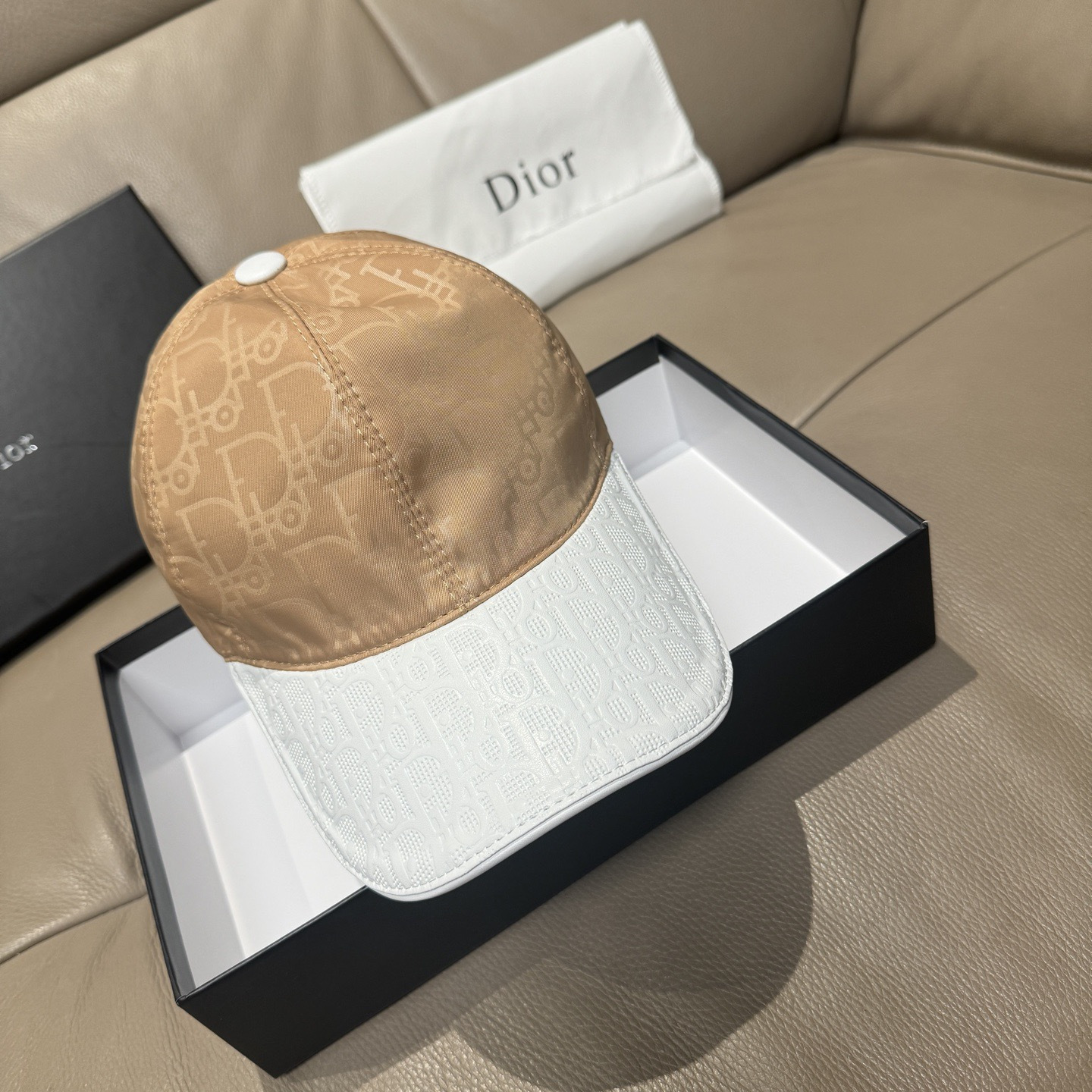 Dior 配盒子布袋 Dior(迪奥)新款 棒球帽 Dior老花拼皮 韵味十足 1:1开模订制