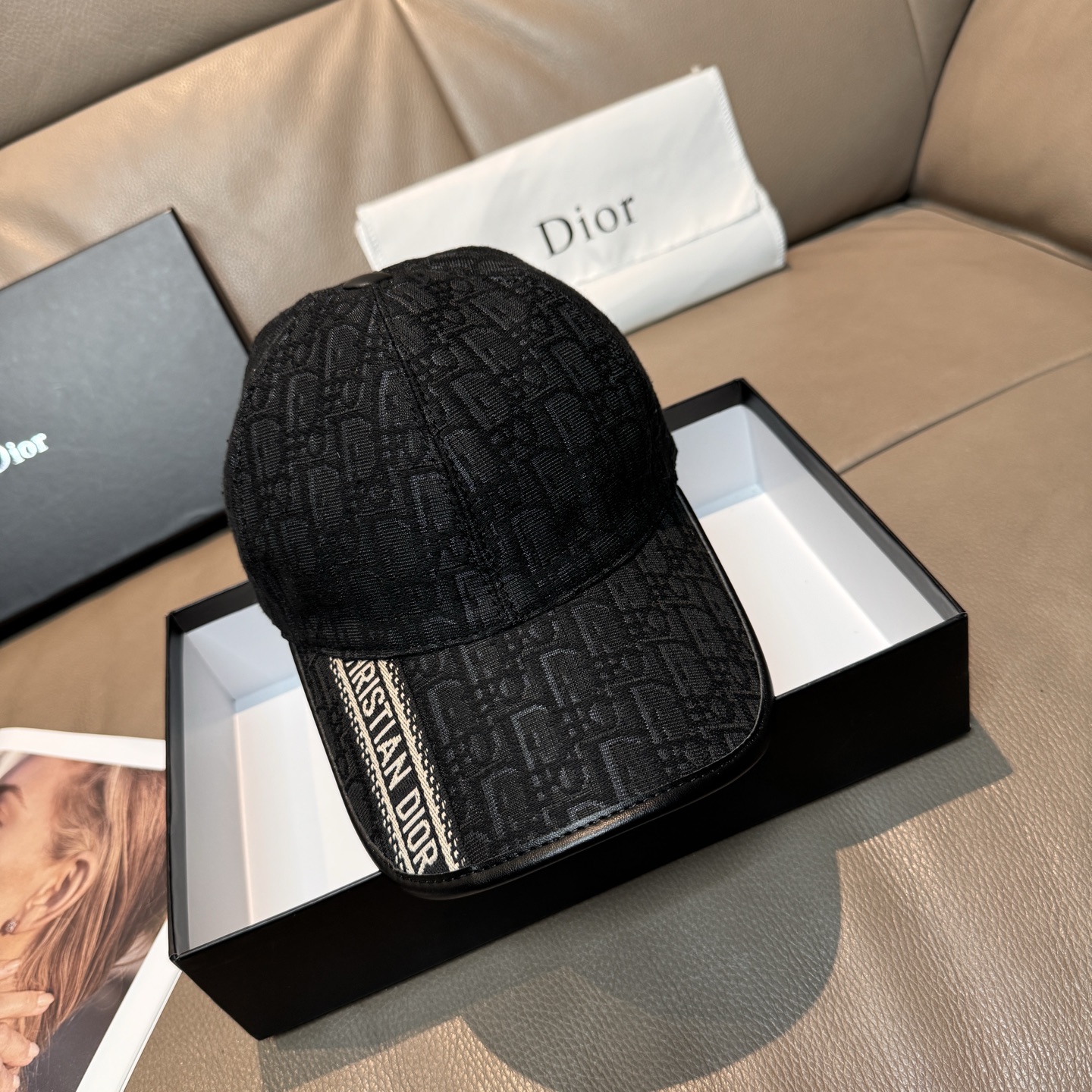 Dior 配盒子布袋 Dior(迪奥)新款 棒球帽 Dior老花 韵味十足 断货热门