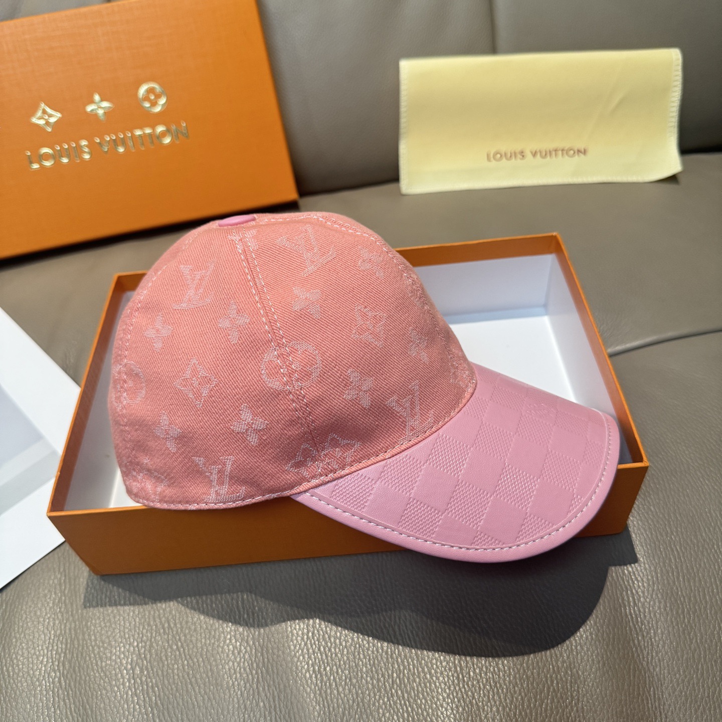 Louis Vuitton 配盒子布袋 LV(路易威登)新款 棒球帽 牛皮压花 1:1开模订制 牛仔布料