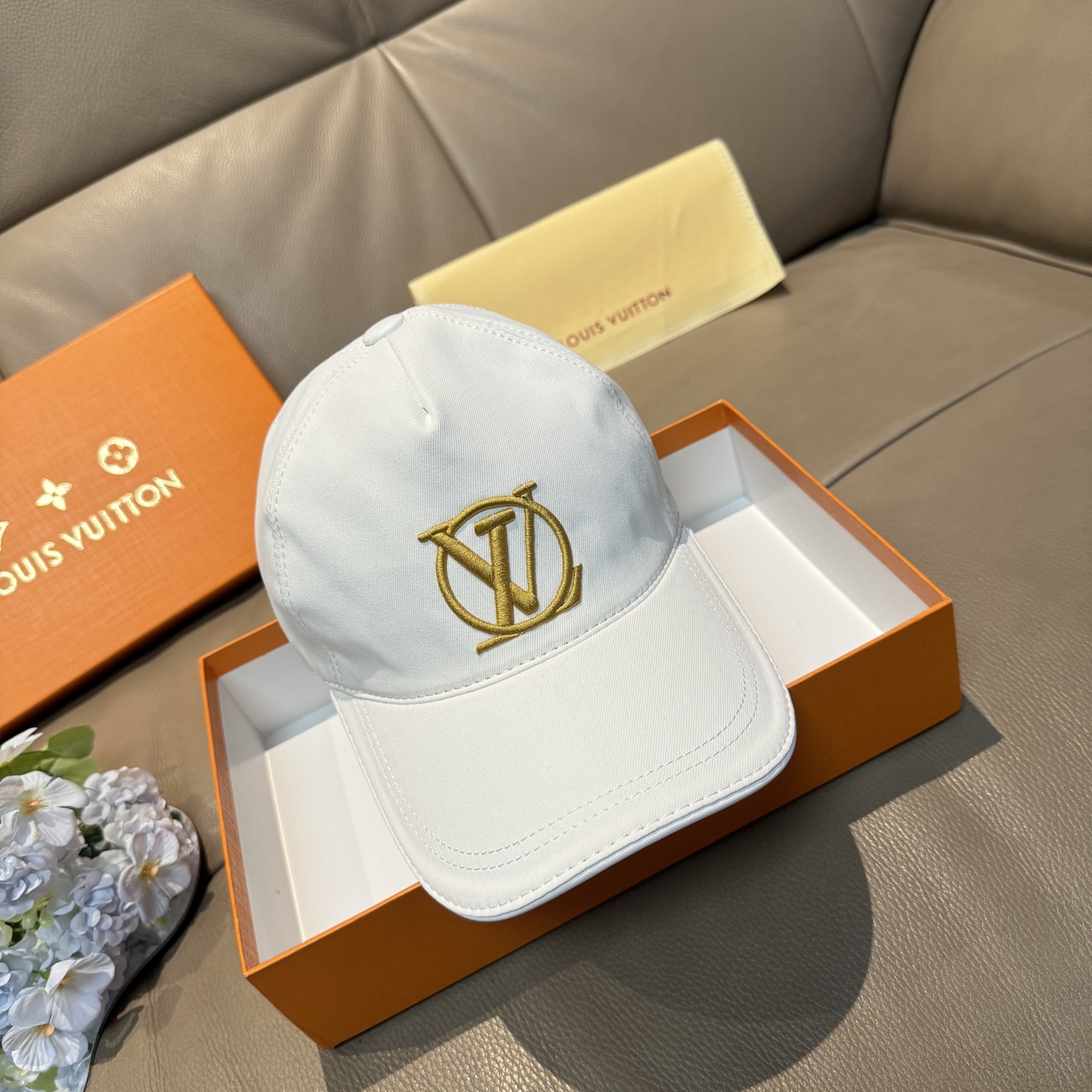 Louis Vuitton 配盒子布袋 LV(路易威登)新款 棒球帽 Lv刺绣 1:1开模订制 重工刺绣 做工细致完美