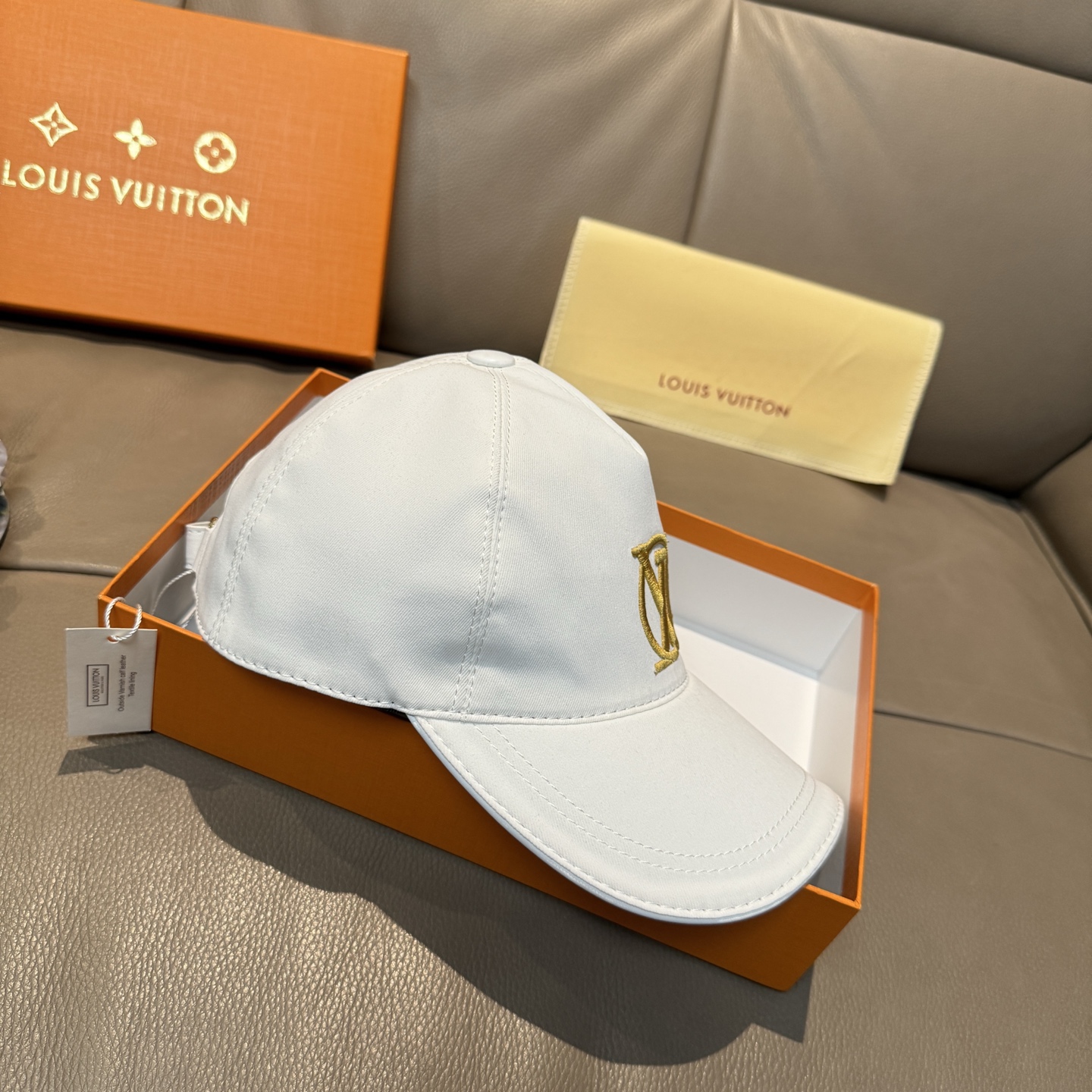 Louis Vuitton 配盒子布袋 LV(路易威登)新款 棒球帽 Lv刺绣 1:1开模订制 重工刺绣 做工细致完美