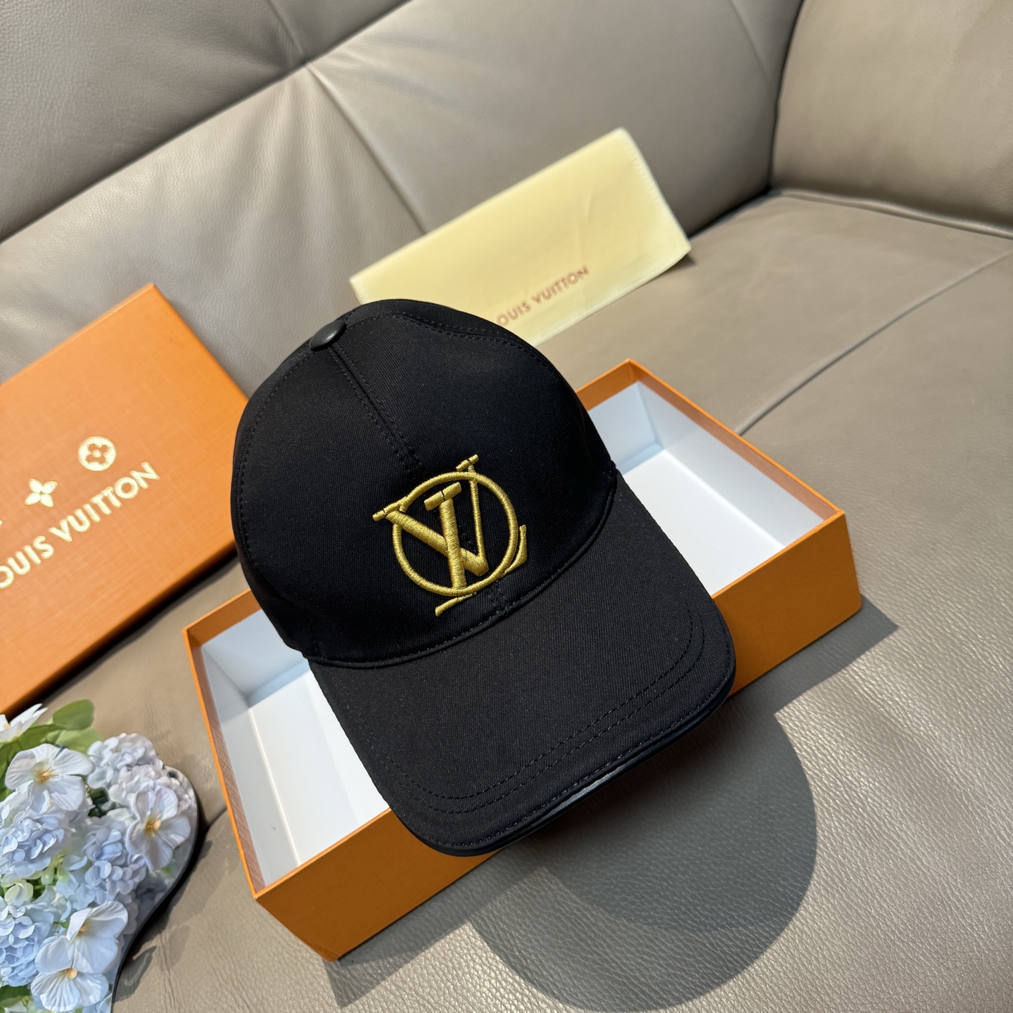 Louis Vuitton 配盒子布袋 LV(路易威登)新款 棒球帽 Lv刺绣 1:1开模订制 重工刺绣 做工细致完美