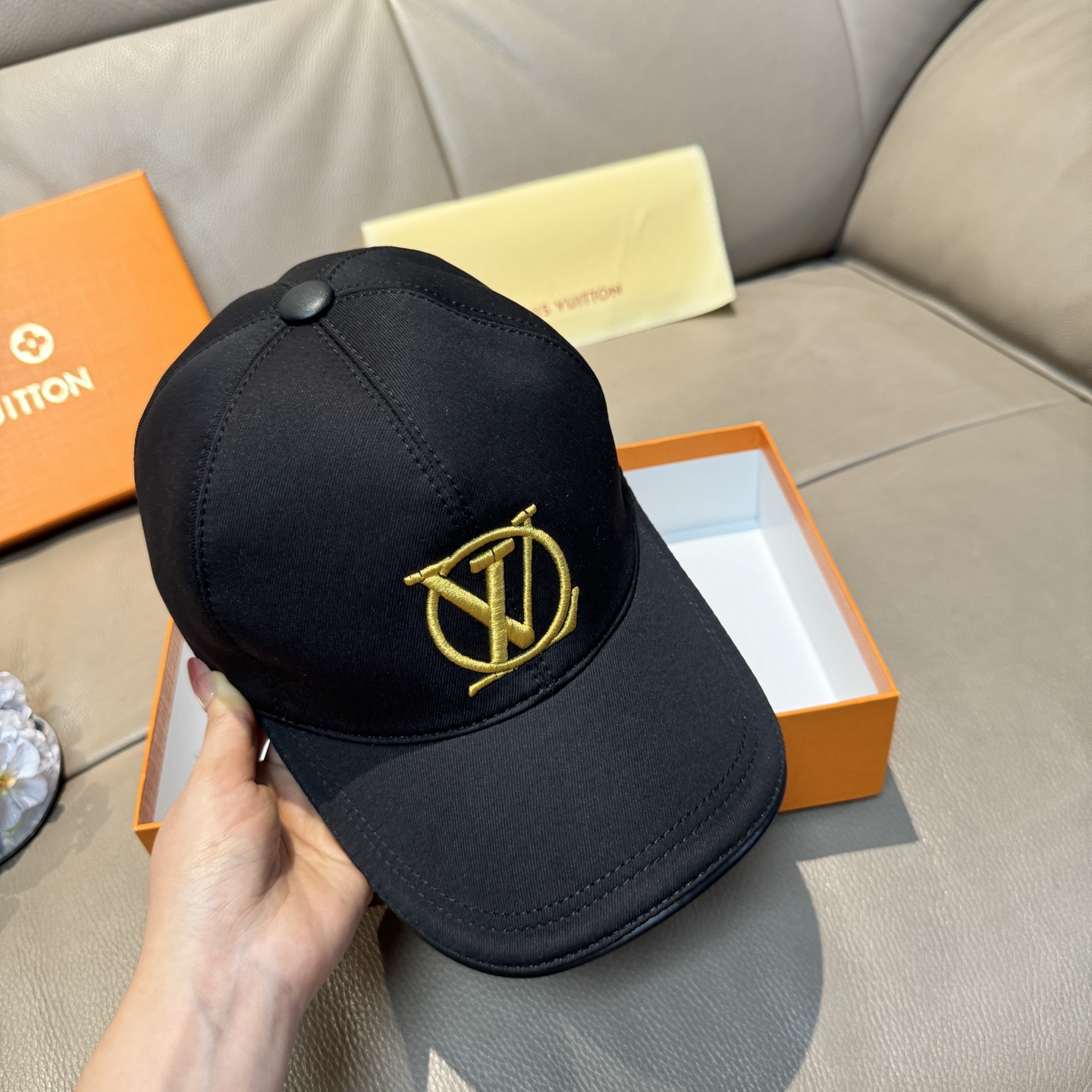 Louis Vuitton 配盒子布袋 LV(路易威登)新款 棒球帽 Lv刺绣 1:1开模订制 重工刺绣 做工细致完美