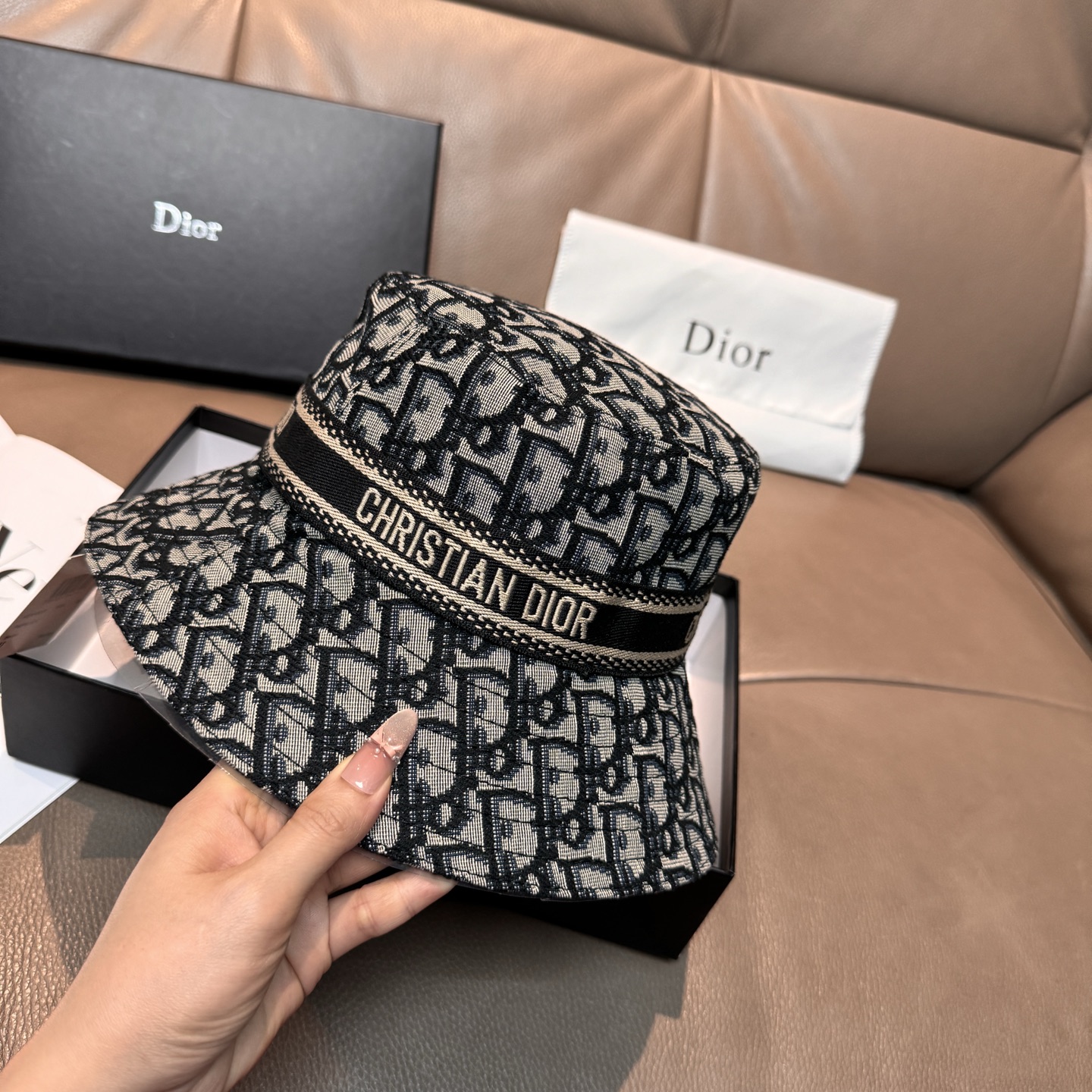 Dior 配包装布袋 Dior迪奥新款 渔夫帽 1:1开模订制 牛仔提花布料+纯棉里衬