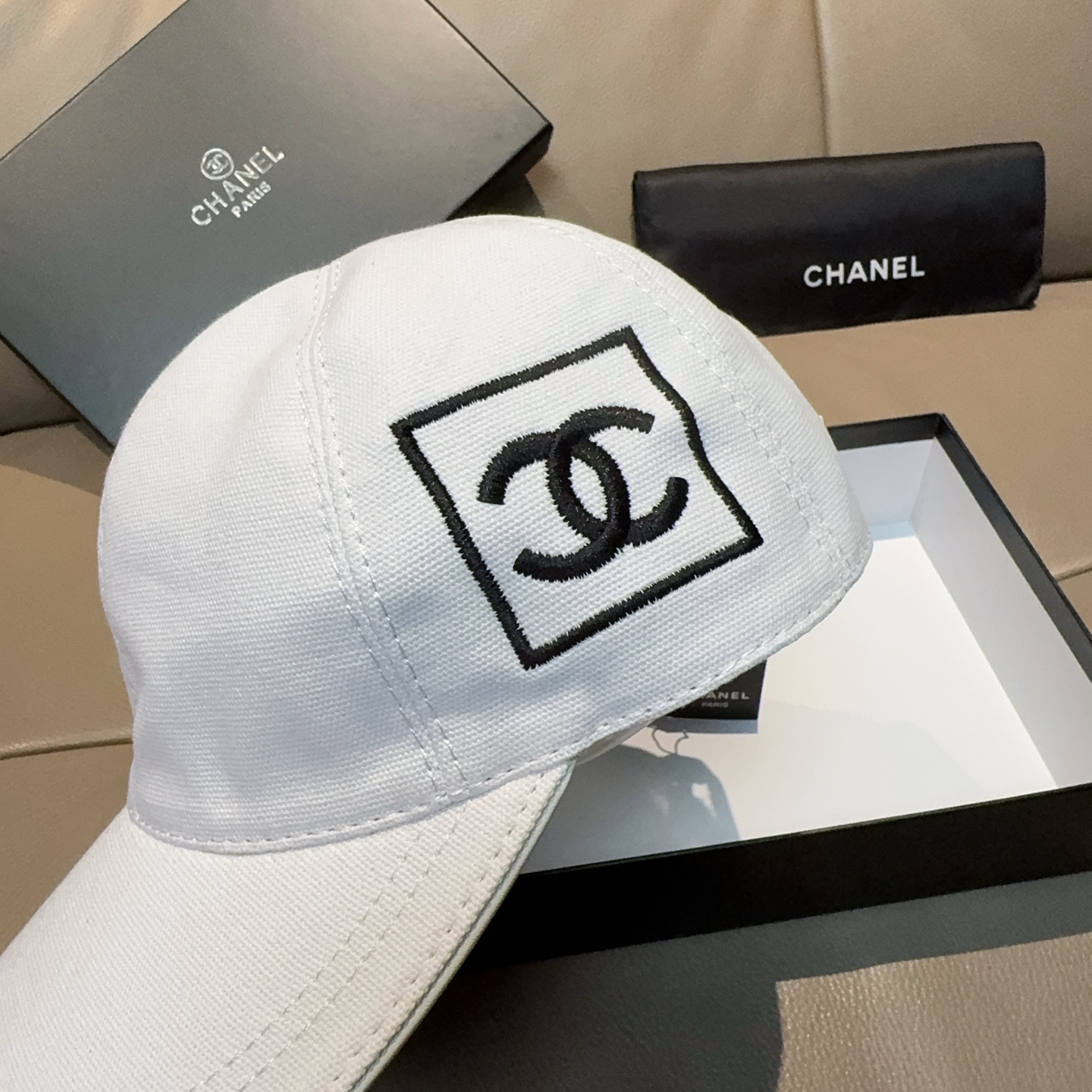 Chanel 配盒子布袋 Chanel(香奈儿) 棒球帽 双C刺绣 1:1开模订制