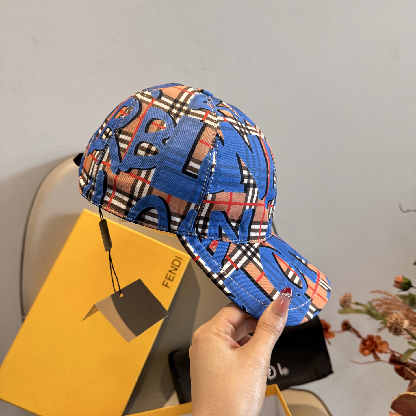 Burberry 配盒子布袋 Burberry（巴宝莉）最新款涂鸦棒球帽 开模订制 印花面料
