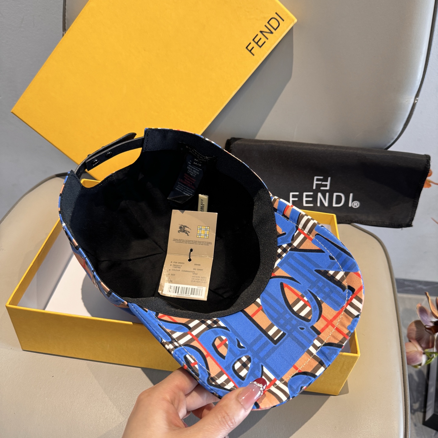 Burberry 配盒子布袋 Burberry（巴宝莉）最新款涂鸦棒球帽 开模订制 印花面料