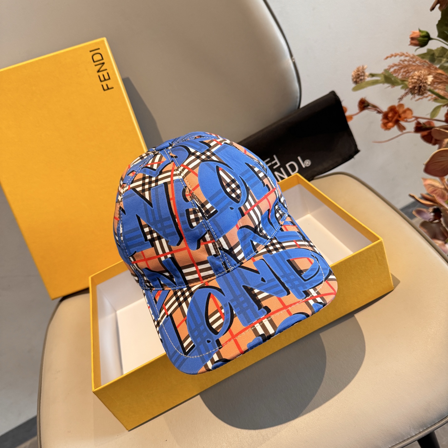 Burberry 配盒子布袋 Burberry（巴宝莉）最新款涂鸦棒球帽 开模订制 印花面料