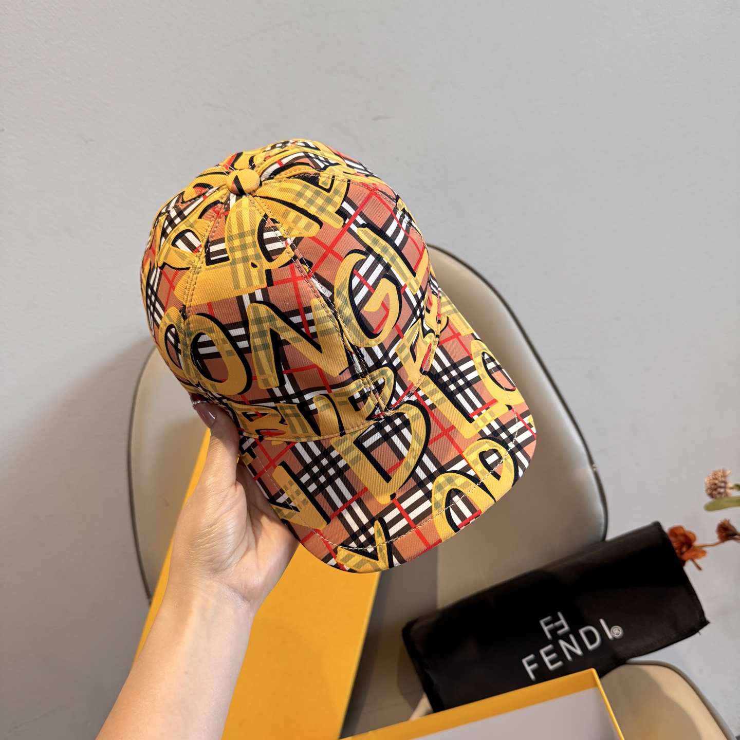 Burberry 配盒子布袋 Burberry（巴宝莉）最新款涂鸦棒球帽 开模订制 印花面料