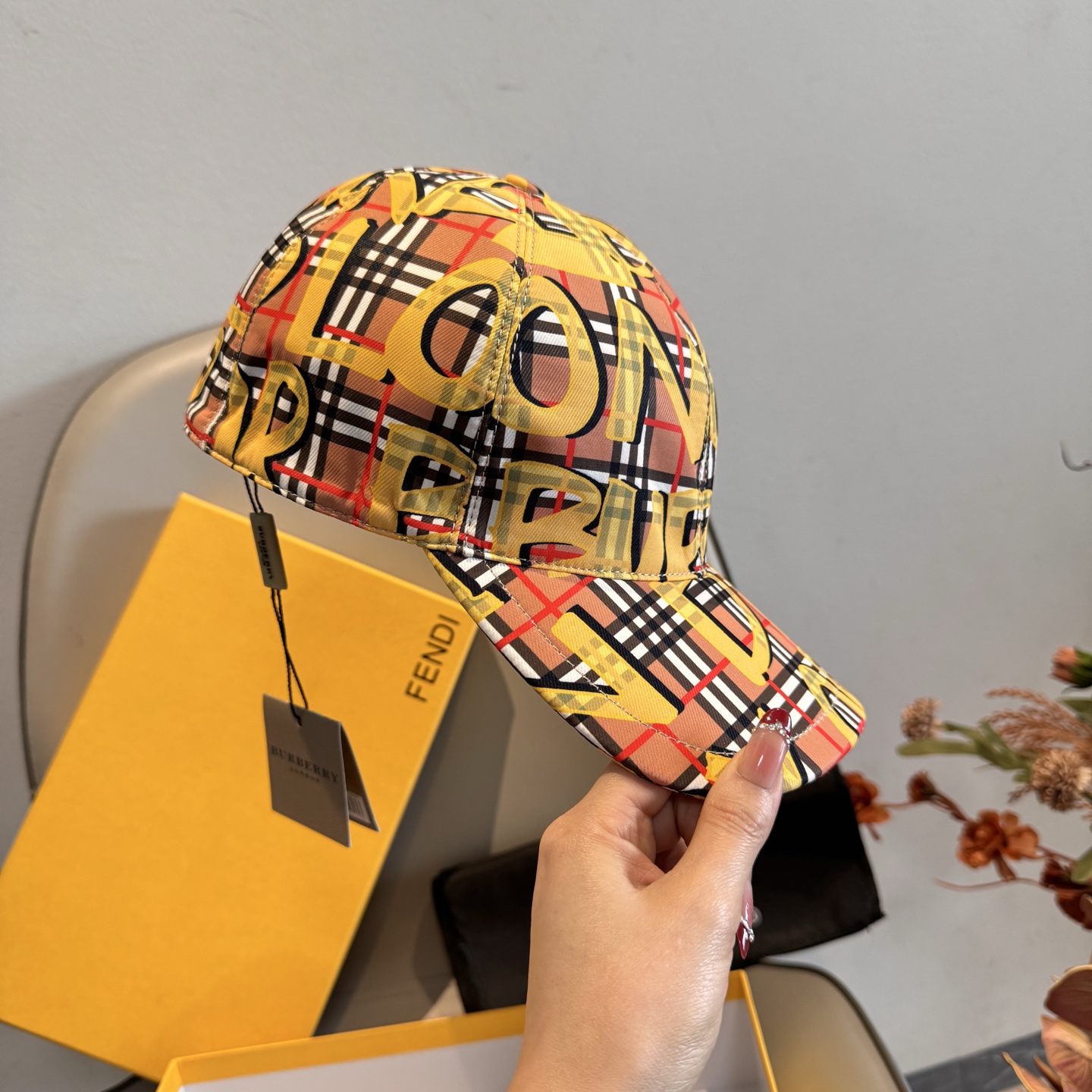 Burberry 配盒子布袋 Burberry（巴宝莉）最新款涂鸦棒球帽 开模订制 印花面料