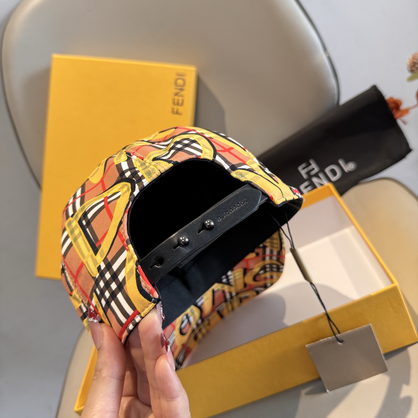 Burberry 配盒子布袋 Burberry（巴宝莉）最新款涂鸦棒球帽 开模订制 印花面料