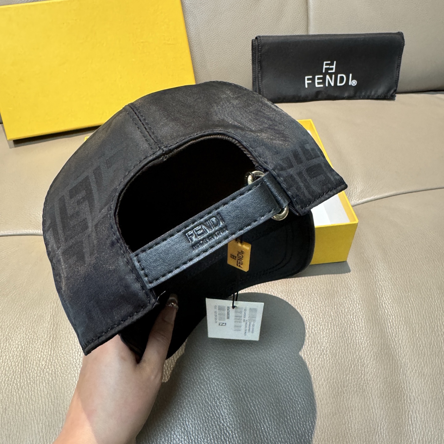 Fendi 配盒子布袋 Fendi（芬迪）新款 棒球帽 双F提花 常年 款 口碑极佳 1:1开模订制
