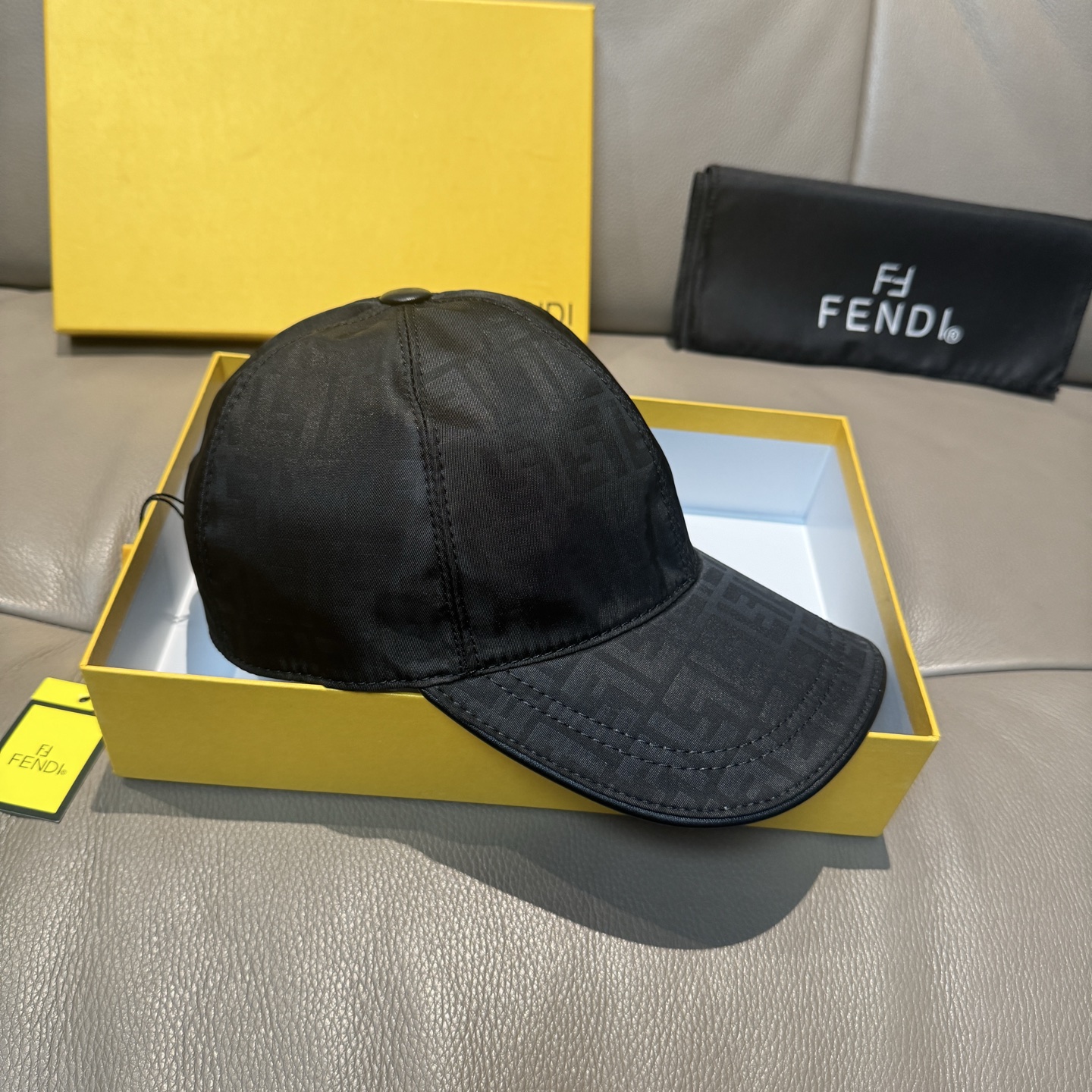 Fendi 配盒子布袋 Fendi（芬迪）新款 棒球帽 双F提花 常年 款 口碑极佳 1:1开模订制