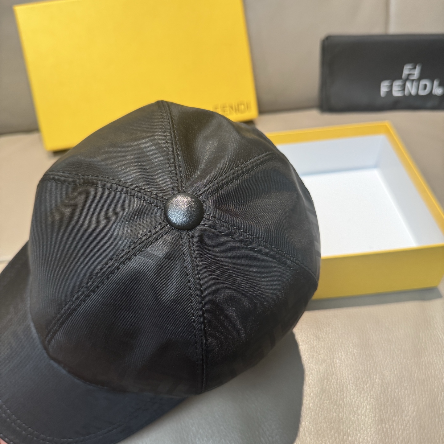 Fendi 配盒子布袋 Fendi（芬迪）新款 棒球帽 双F提花 常年 款 口碑极佳 1:1开模订制