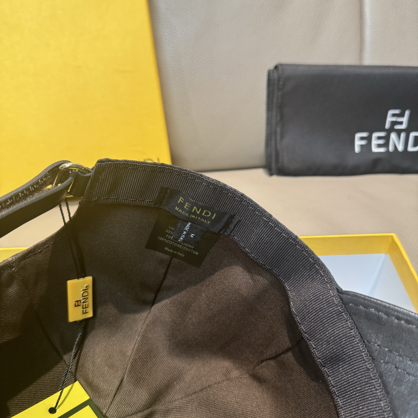 Fendi 配盒子布袋 Fendi（芬迪）新款 棒球帽 双F提花 常年 款 口碑极佳 1:1开模订制