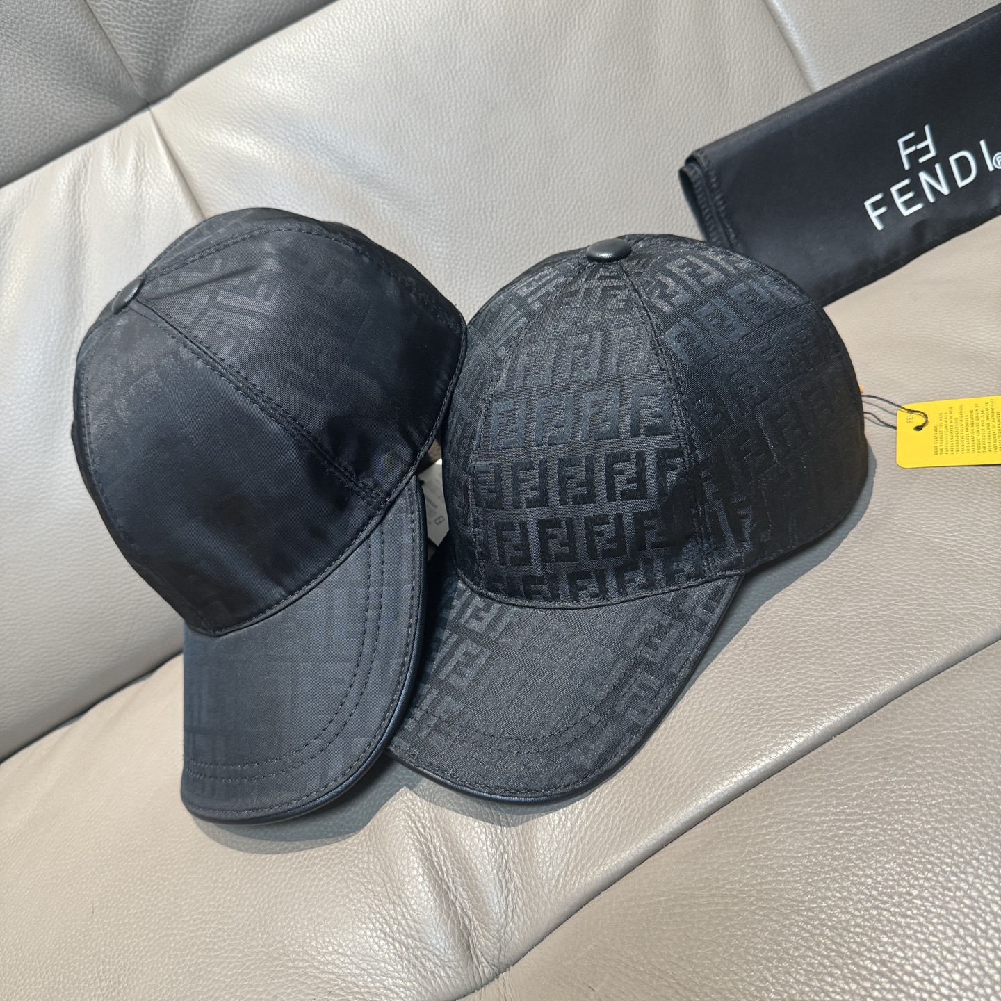 Fendi 配盒子布袋 Fendi（芬迪）新款 棒球帽 双F提花 常年 款 口碑极佳 1:1开模订制