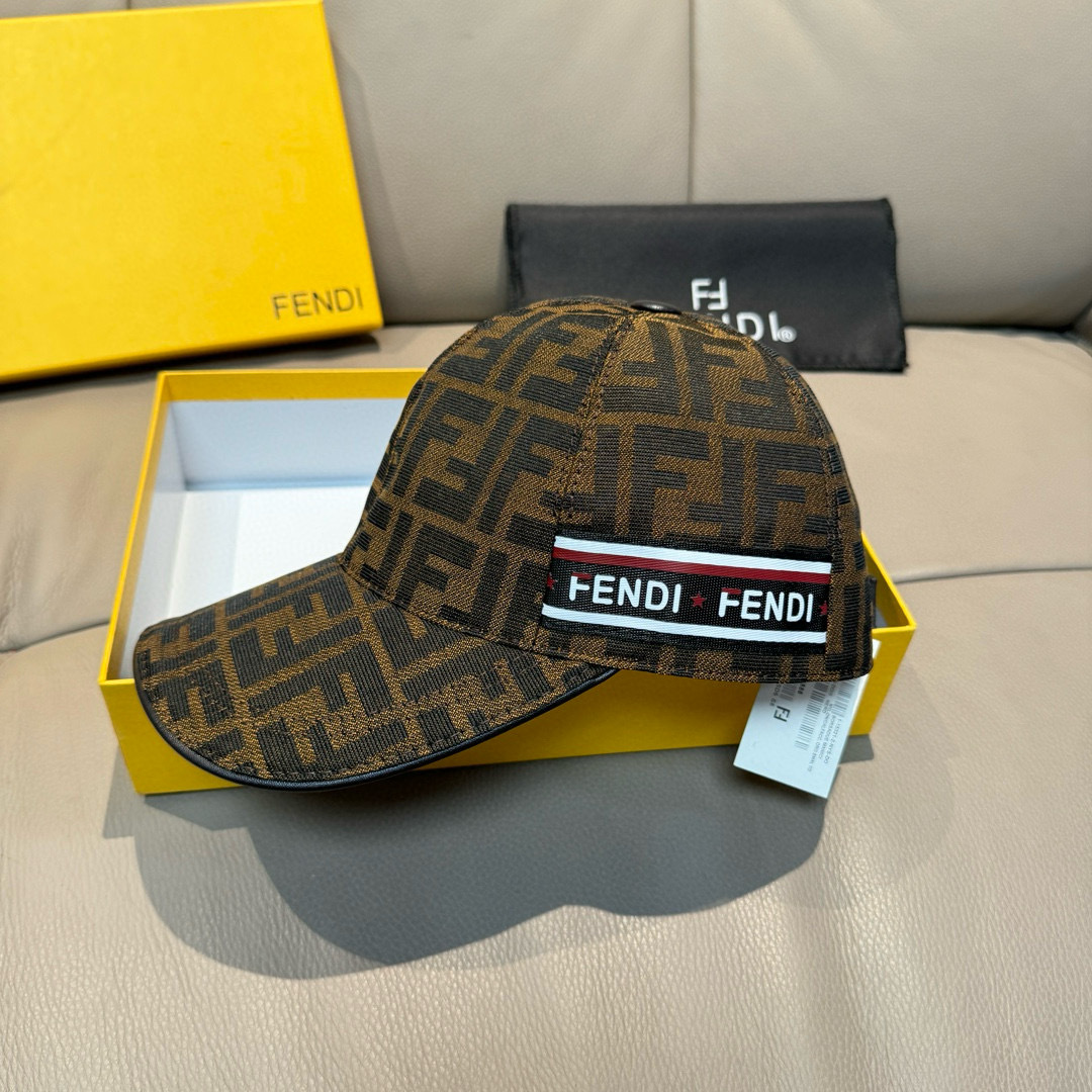 NO:755706,Batch with box bag, Fendi's new original baseball cap, double F jacquard, a perennial best-seller at the counter, excellent reputation, 1:1 mold customization, original jacquard canvas fabric + first-layer cowhide, light and breathable!  The quality is great, the basic head circumference is 56, the patch is adjustable. Hats, straw hats, fisherman hats, baseball caps, hats, fendi, fendi, espadrilles, cowhide, hats19860909批 配盒子布袋,Fendi（芬迪）新款原单棒球帽, 双F提花,专柜常年热卖款,口碑极佳,1:1开模订制,原版提花帆布料+头层牛皮,轻盈透气！质量超赞,基础头围56,贴片可调节.帽子草帽渔夫帽棒球帽,帽子,fendi,fendi,espadrilles,cowhide,hats,hat