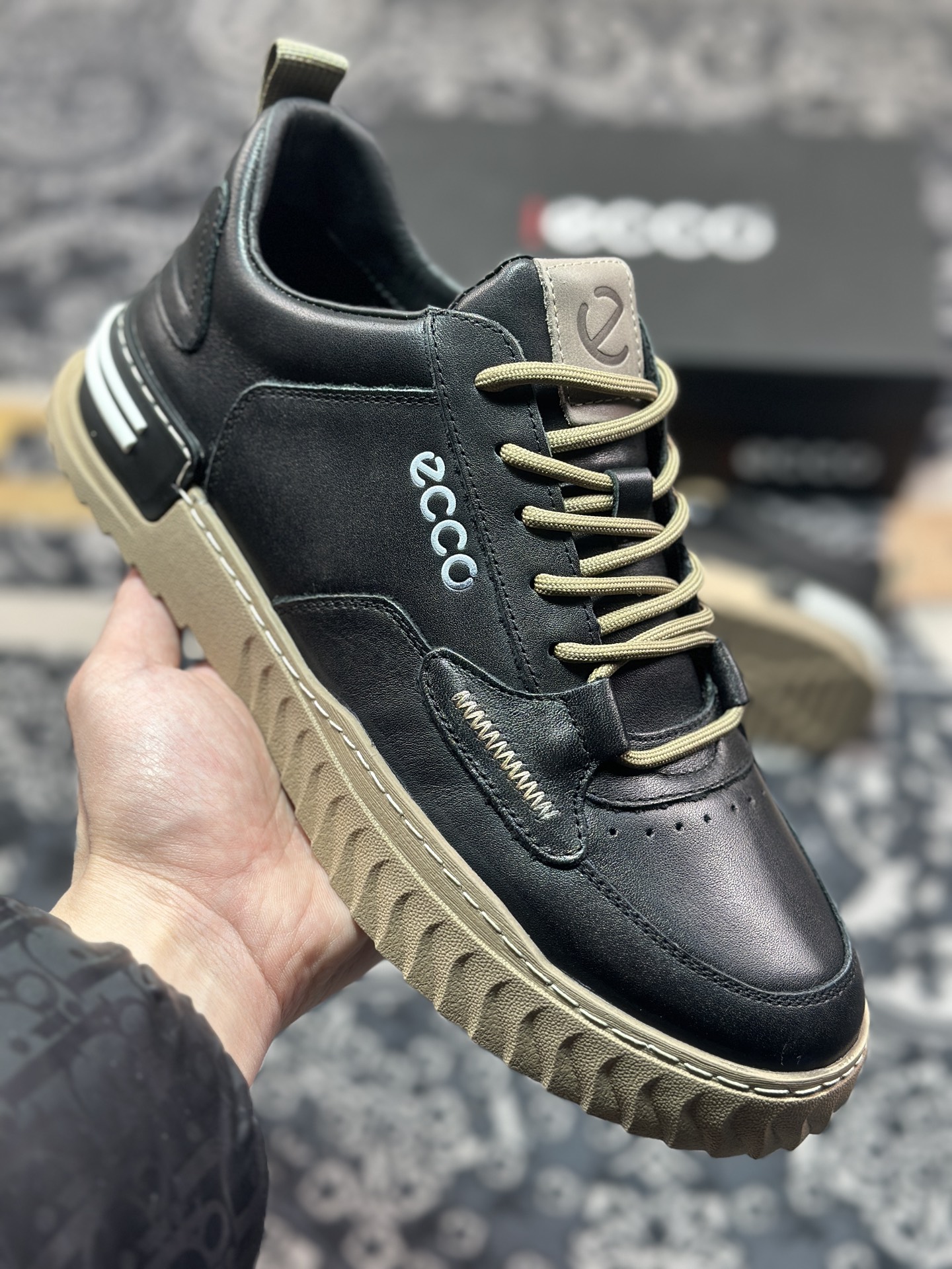B7300  ECCO爱步休闲板鞋 舒适耐磨厚底鞋 街头ACE热销款