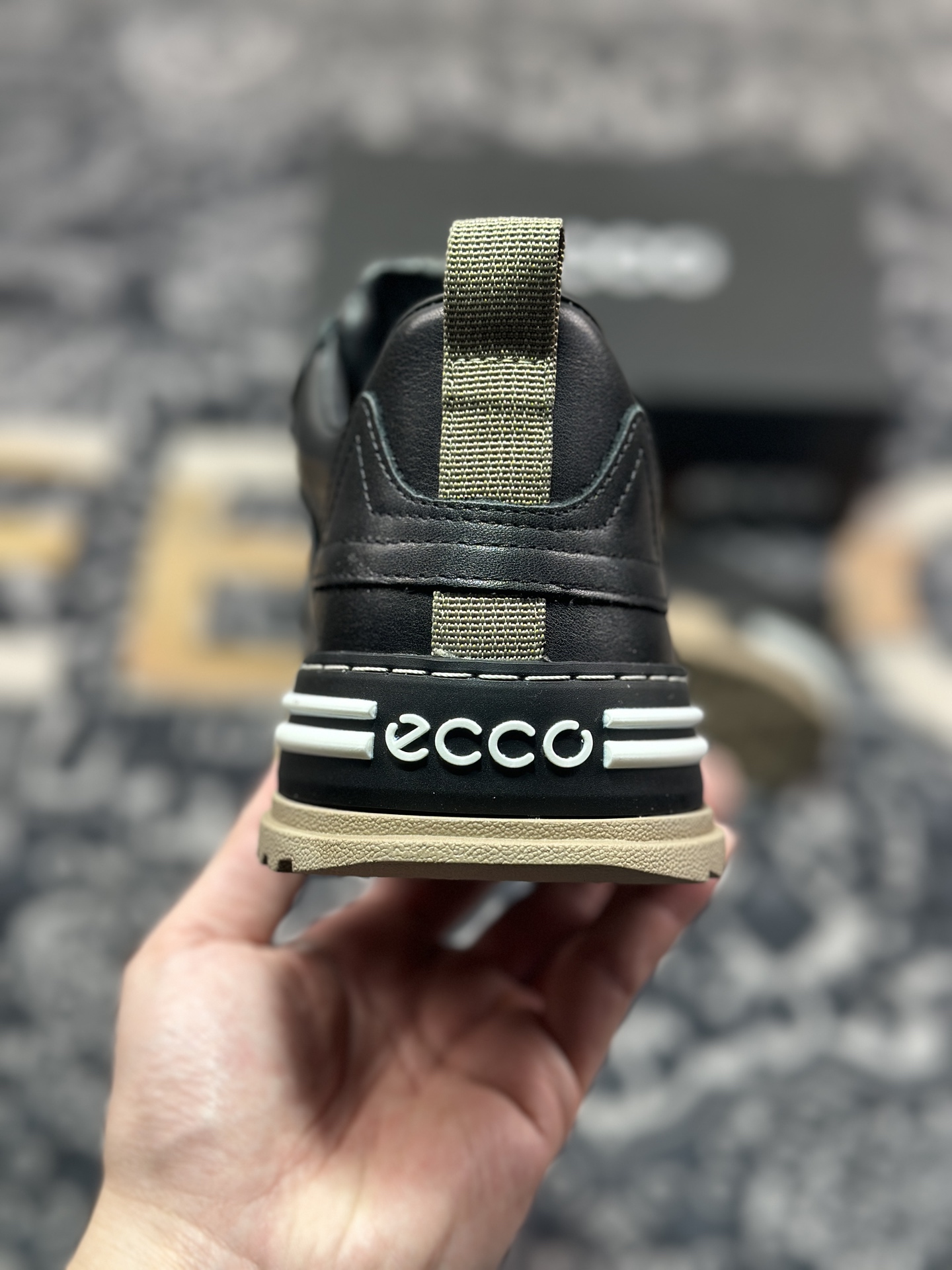 B7300  ECCO爱步休闲板鞋 舒适耐磨厚底鞋 街头ACE热销款