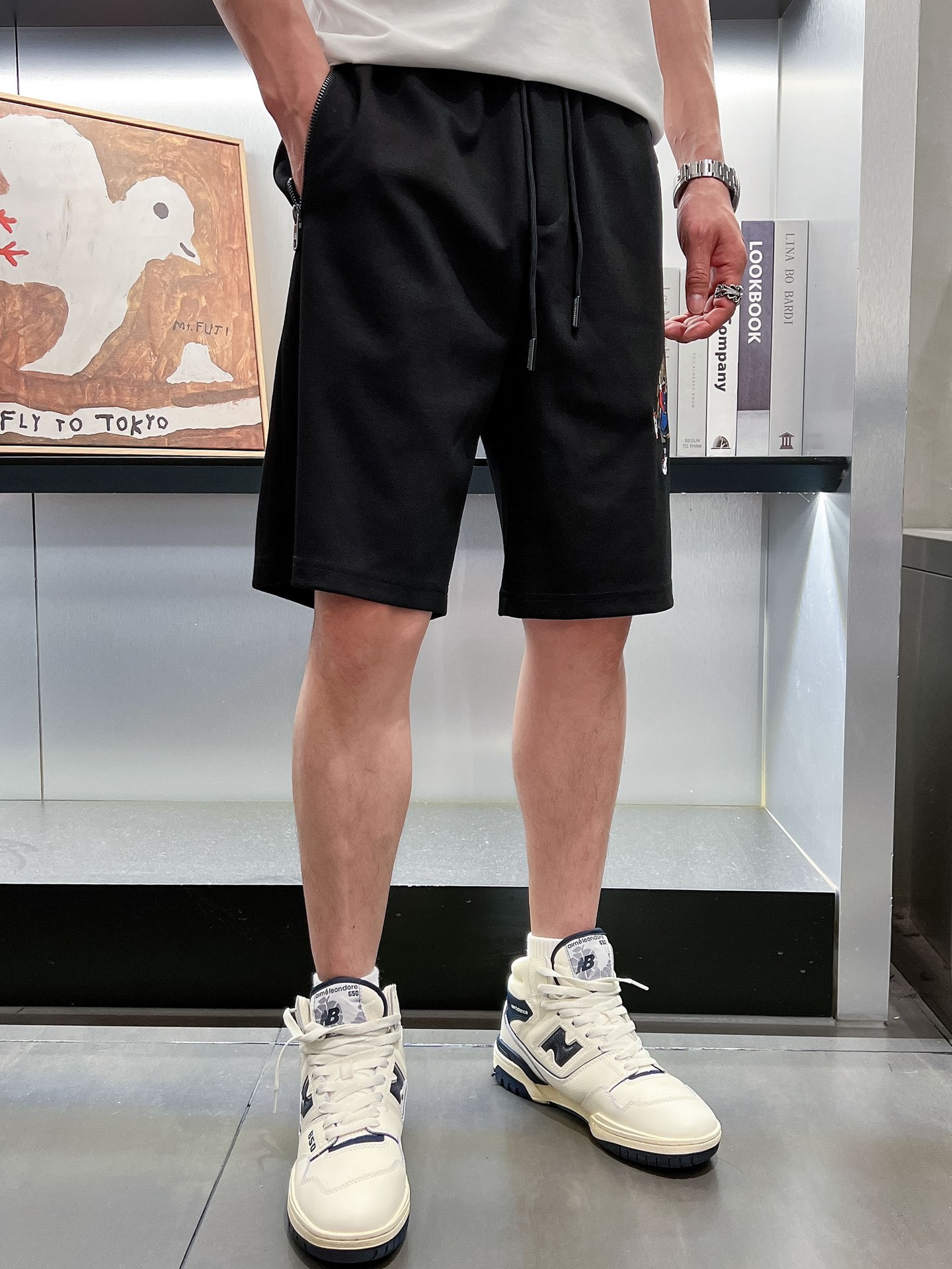 NO:446454,DG 2025 spring and summer new men's casual shorts, high-end products are simple, fashionable and generous, customized original imported fabrics, simple, neat and refreshing, the quality workmanship details can stand any form of test, simple, generous and versatile, elegant and handsome, and a brand new visual feeling!  He has invincible appearance, excellent details, and is not picky about others!  Code number M-3xL, shorts, alexander wang19860909DG 2025春夏新款男士休闲短裤 高端货简洁时尚大方 定制原版进口面料 简洁利落又清爽 品质做工细节经得起任何形式检验,简约大方百搭款 上身优雅帅气,焕然一新的即视感！品相无敌,细节都很到位,上身不挑人！ 码数M-3xL,,shorts,alexander wang,Men's clothing