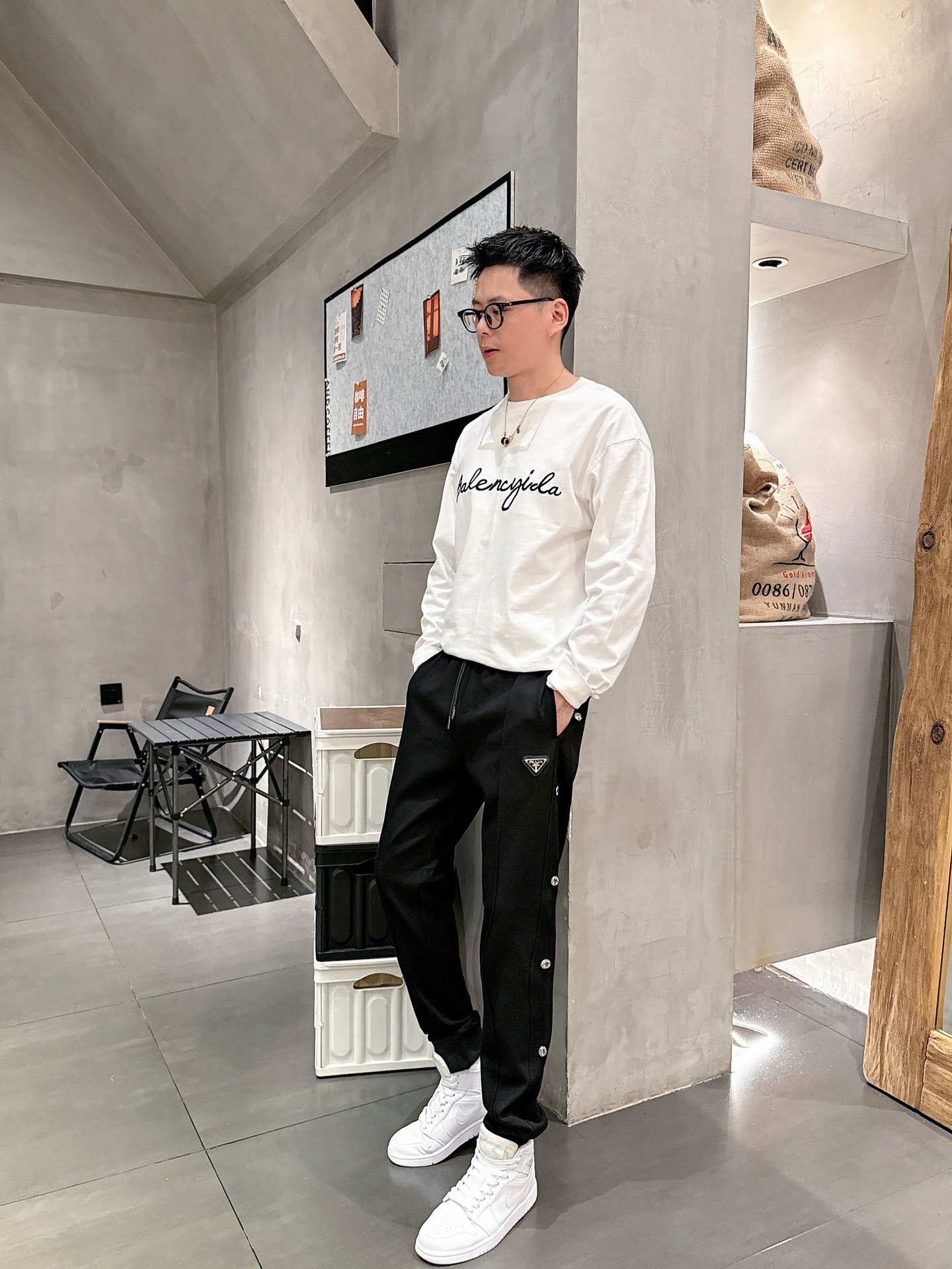  开春新品 普拉达 *合身版型M-XXXL
Y顶级黑色进口融合设计秋冬休闲长裤，精工剪裁独家打造，经典迪