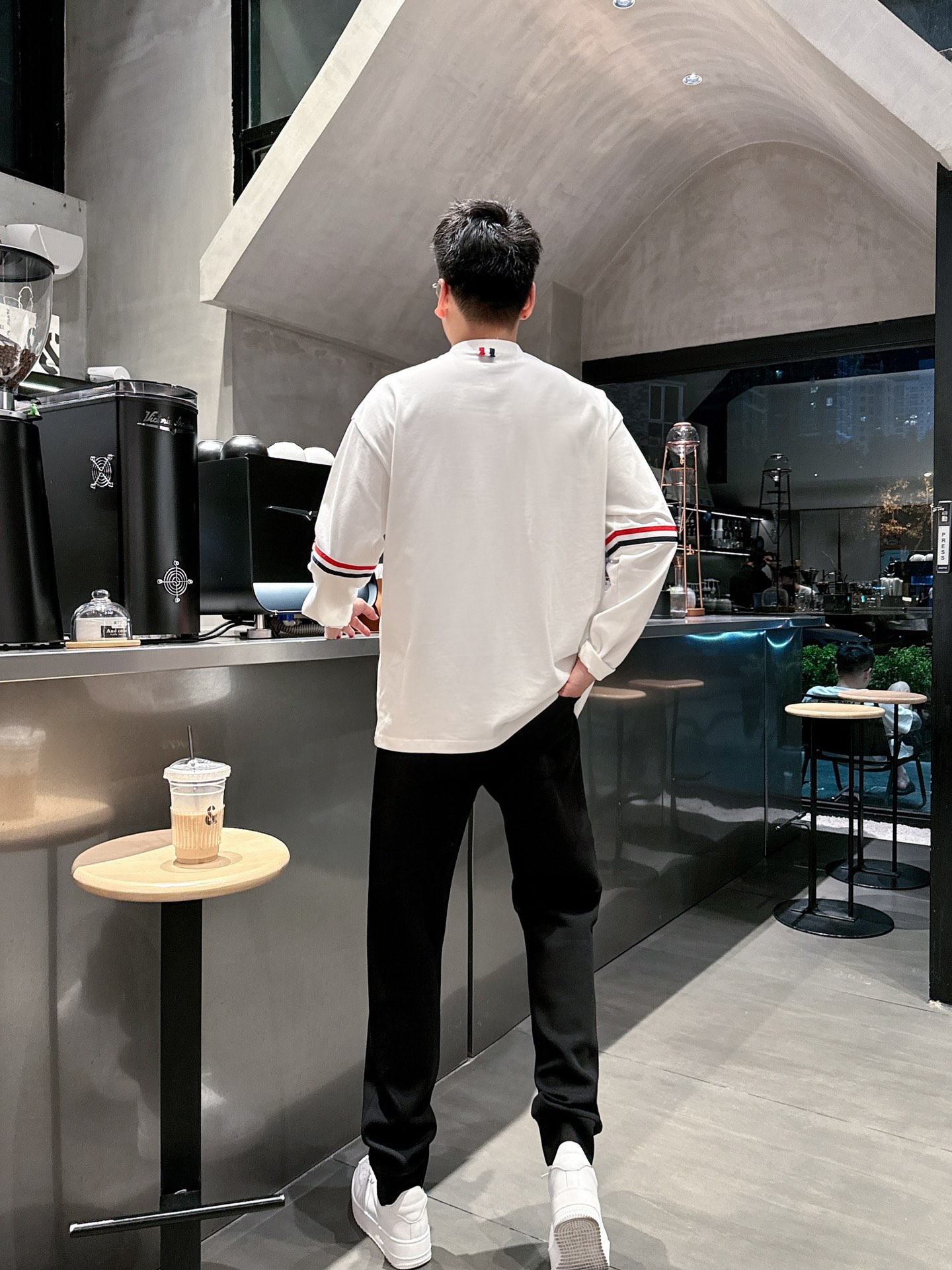  开春新品 Lv *合身版型M-XXXL
Y顶级黑色进口融合设计秋冬休闲长裤，精工剪裁独家打造，经典迪家