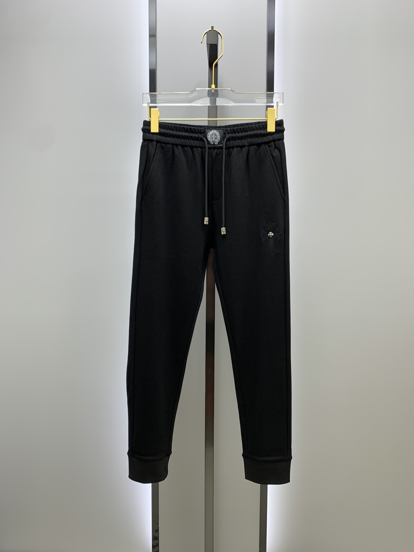 NO:519476,Croxin 2025 autumn and winter new men's casual trousers, high-end products are simple, fashionable and generous, customized original imported fabrics, simple, neat and refreshing, the quality workmanship details can stand any form of test, simple, generous and versatile, elegant and handsome, and a brand new visual feeling!  He has invincible appearance, excellent details, and is not picky about others!  Code number M-3xL, chrome hearts, alexander wang19860909克罗心 2025秋冬新款男士休闲长裤 高端货简洁时尚大方 定制原版进口面料 简洁利落又清爽 品质做工细节经得起任何形式检验,简约大方百搭款 上身优雅帅气,焕然一新的即视感！品相无敌,细节都很到位,上身不挑人！ 码数M-3xL,,chrome hearts,alexander wang,Men's clothing