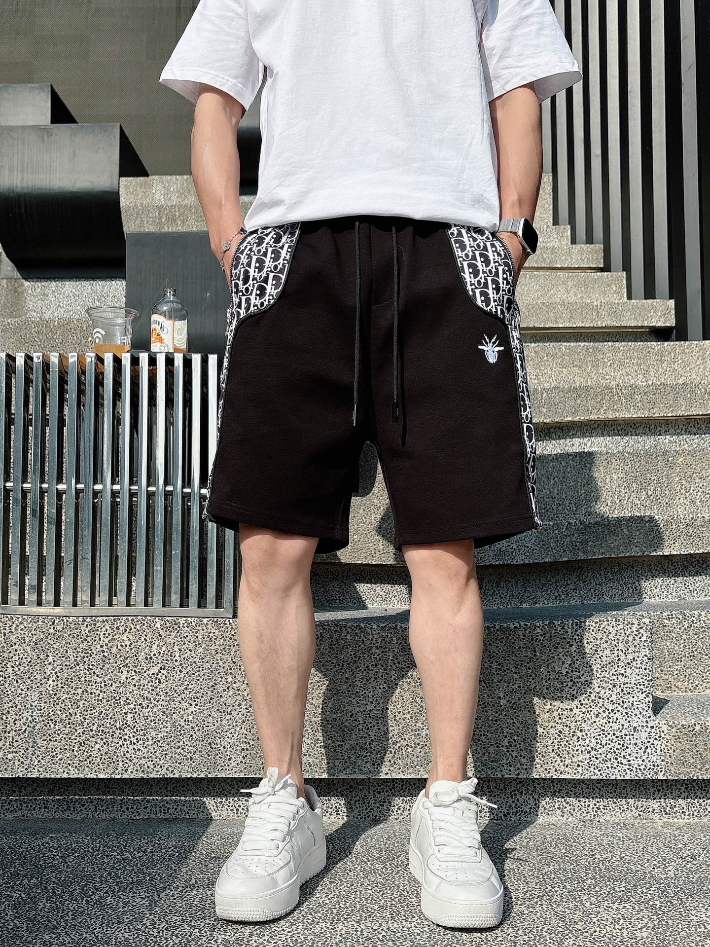 NO:446408,Dior 2025 spring and summer new men's casual shorts, high-end products are simple, fashionable and generous, customized original imported fabrics, simple, neat and refreshing, the quality workmanship details can stand any form of inspection, simple, generous and versatile, elegant and handsome, and a brand new visual feeling!  He has invincible appearance, excellent details, and is not picky about others!  Code number M-3xL, dior, shorts, alexander wang19860909迪奥 2025春夏新款男士休闲短裤 高端货简洁时尚大方 定制原版进口面料 简洁利落又清爽 品质做工细节经得起任何形式检验简约大方百搭款 上身优雅帅气,焕然一新的即视感！品相无敌,细节都很到位,上身不挑人！ 码数M-3xL,,dior,shorts,alexander wang,Men's clothing