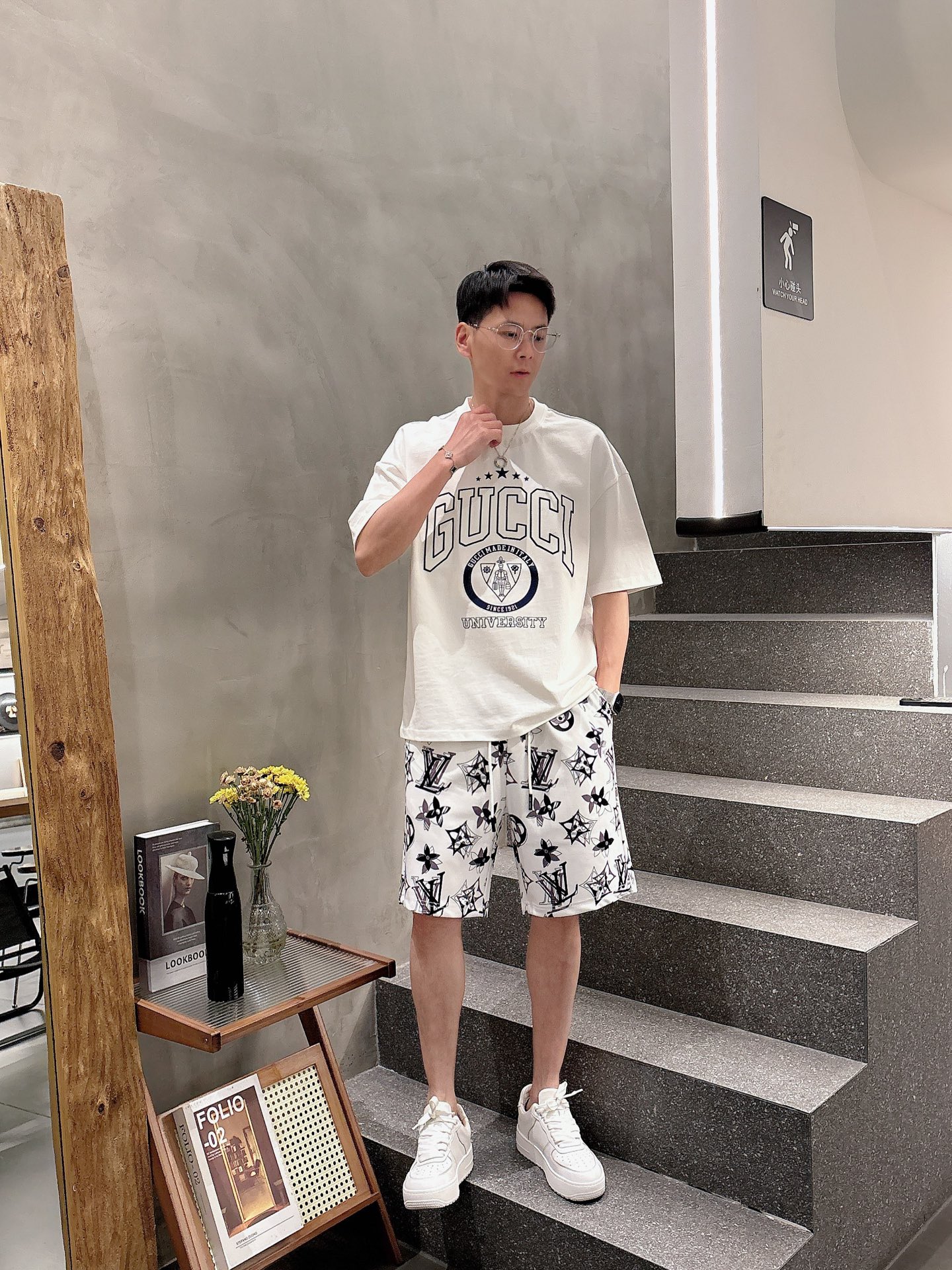 P140 Lv 2025春夏新款男士休闲短裤 高端货简洁时尚大方 定制原版进口面料 简洁利落又清爽 品质做工细节经得起任何形式检验简约大方百搭款 上身优雅帅气，焕然一新的即视感！品相无敌，细节都很到位，上身不挑人！
码数：M-3xL🐰 