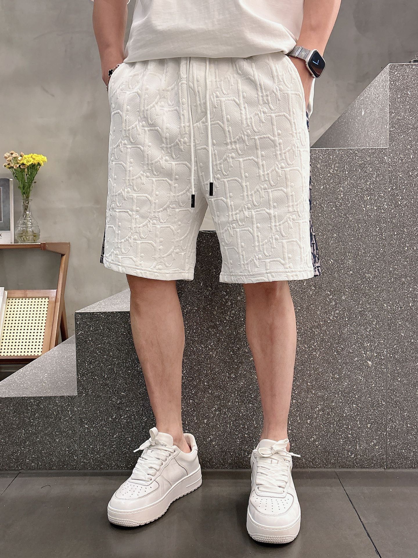 NO:446432,Dior 2025 spring and summer new men's casual shorts, high-end products are simple, fashionable and generous, customized original imported fabrics, simple, neat and refreshing, the quality workmanship details can withstand any form of test, simple, generous and versatile, elegant and handsome, and a brand new visual feeling!  He has invincible appearance, excellent details, and is not picky about others!  Code number M-3xL, dior, shorts, alexander wang19860909迪奥 2025春夏新款男士休闲短裤 高端货简洁时尚大方 定制原版进口面料 简洁利落又清爽 品质做工细节经得起任何形式检验简约大方百搭款 上身优雅帅气,焕然一新的即视感！品相无敌,细节都很到位,上身不挑人！ 码数M-3xL,,dior,shorts,alexander wang,Men's clothing