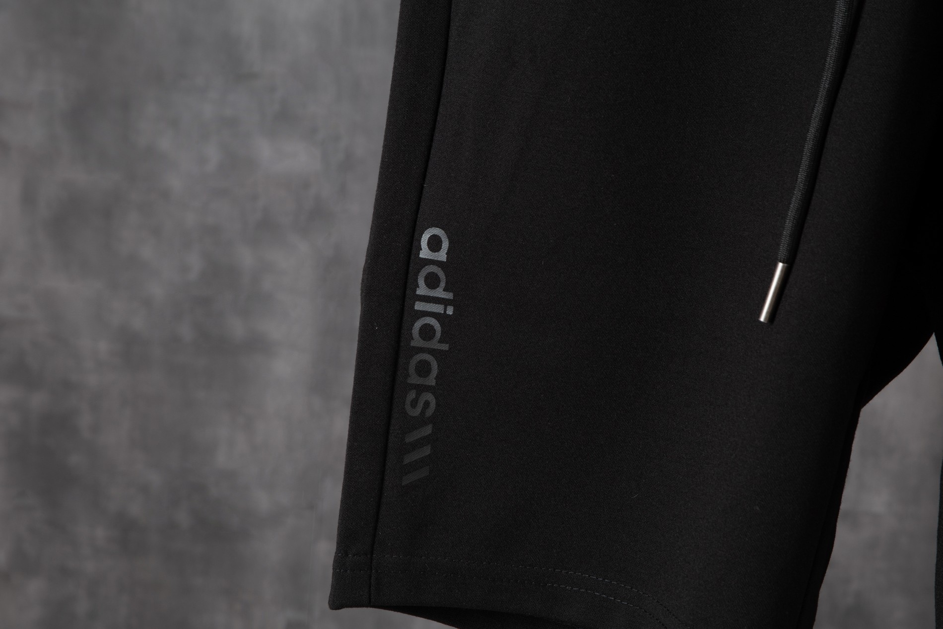 Adidasdas 2024 New Loose-Banded Shorts: High-End Comfort and Style in Gold Print - 图片 6