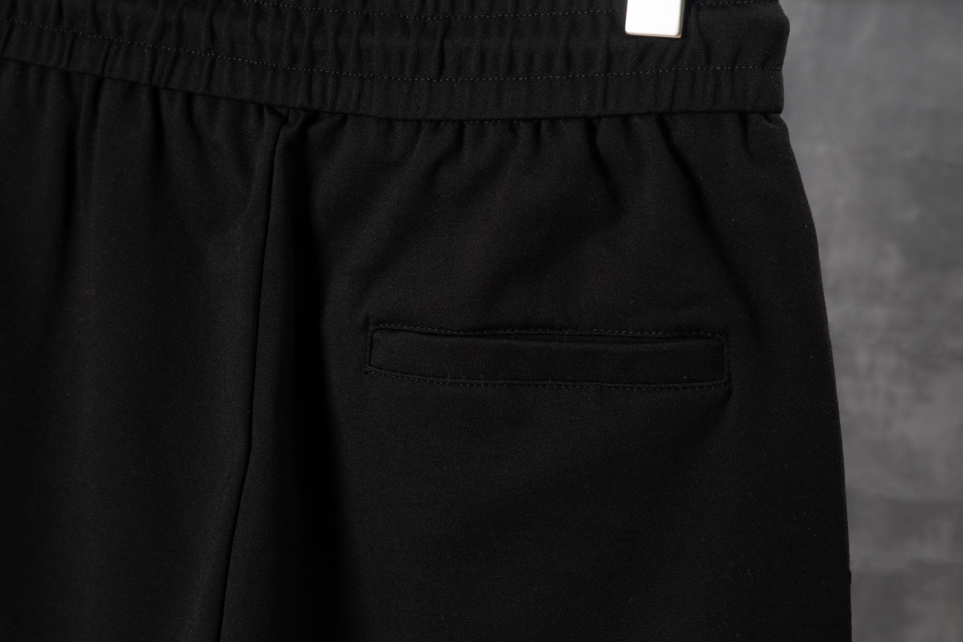 Adidasdas 2024 New Loose-Banded Shorts: High-End Comfort and Style in Gold Print - 图片 4