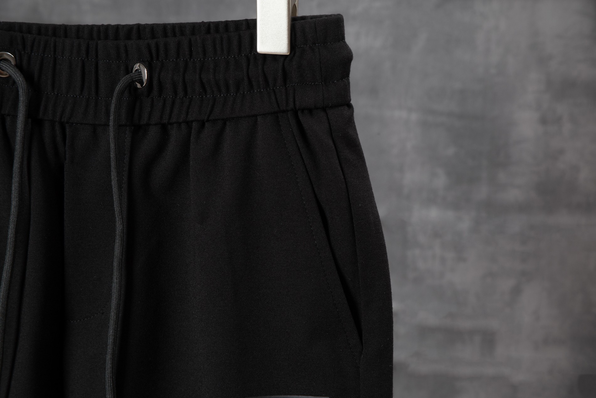 Adidasdas 2024 New Loose-Banded Shorts: High-End Comfort and Style in Gold Print - 图片 5