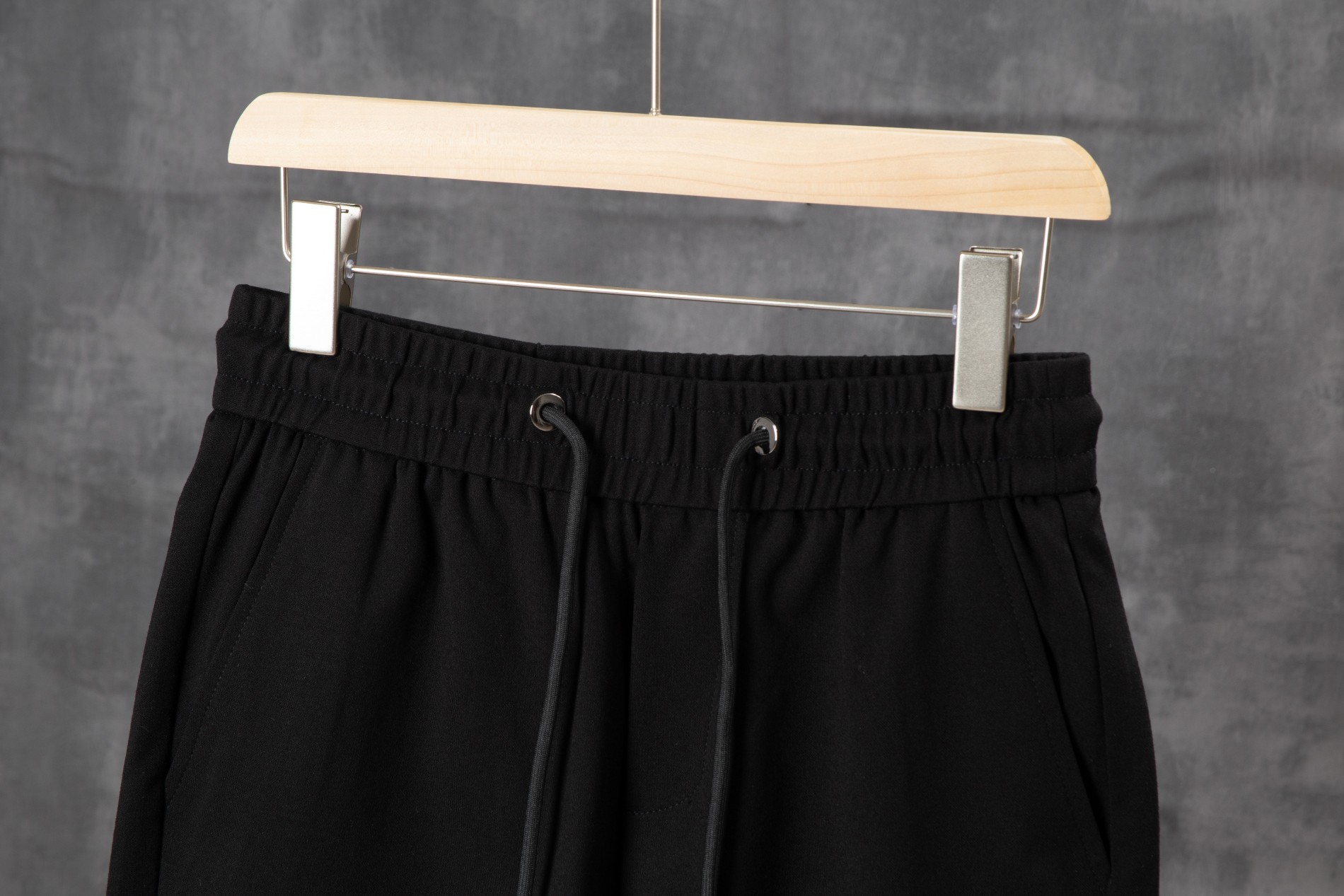 Adidasdas 2024 New Loose-Banded Shorts: High-End Comfort and Style in Gold Print - 图片 3